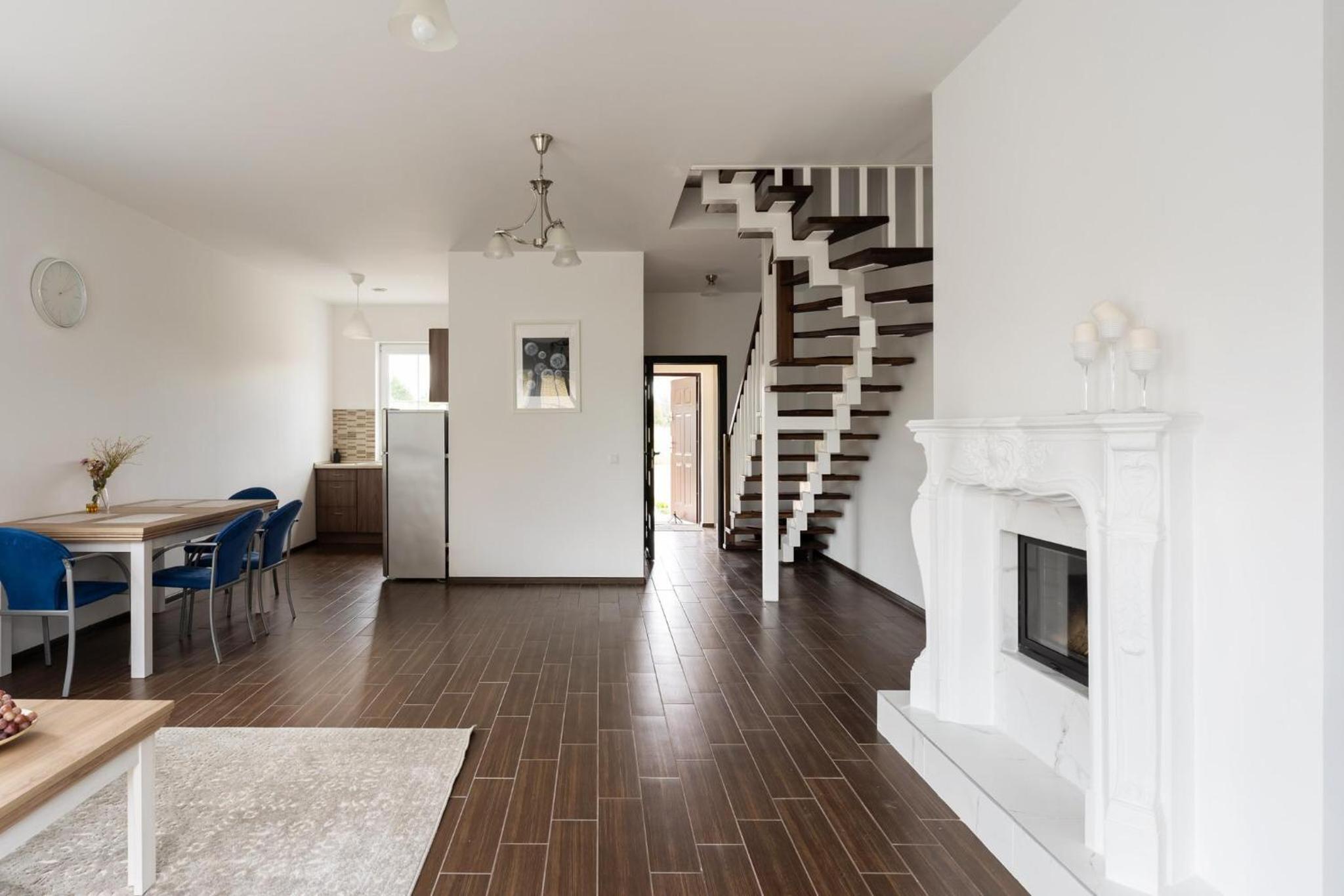 Three-Bedroom House - Photo 8
