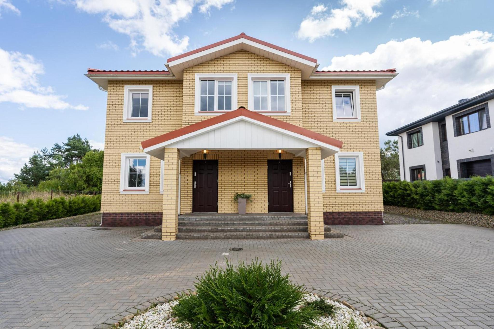 Three-Bedroom House - Photo 2