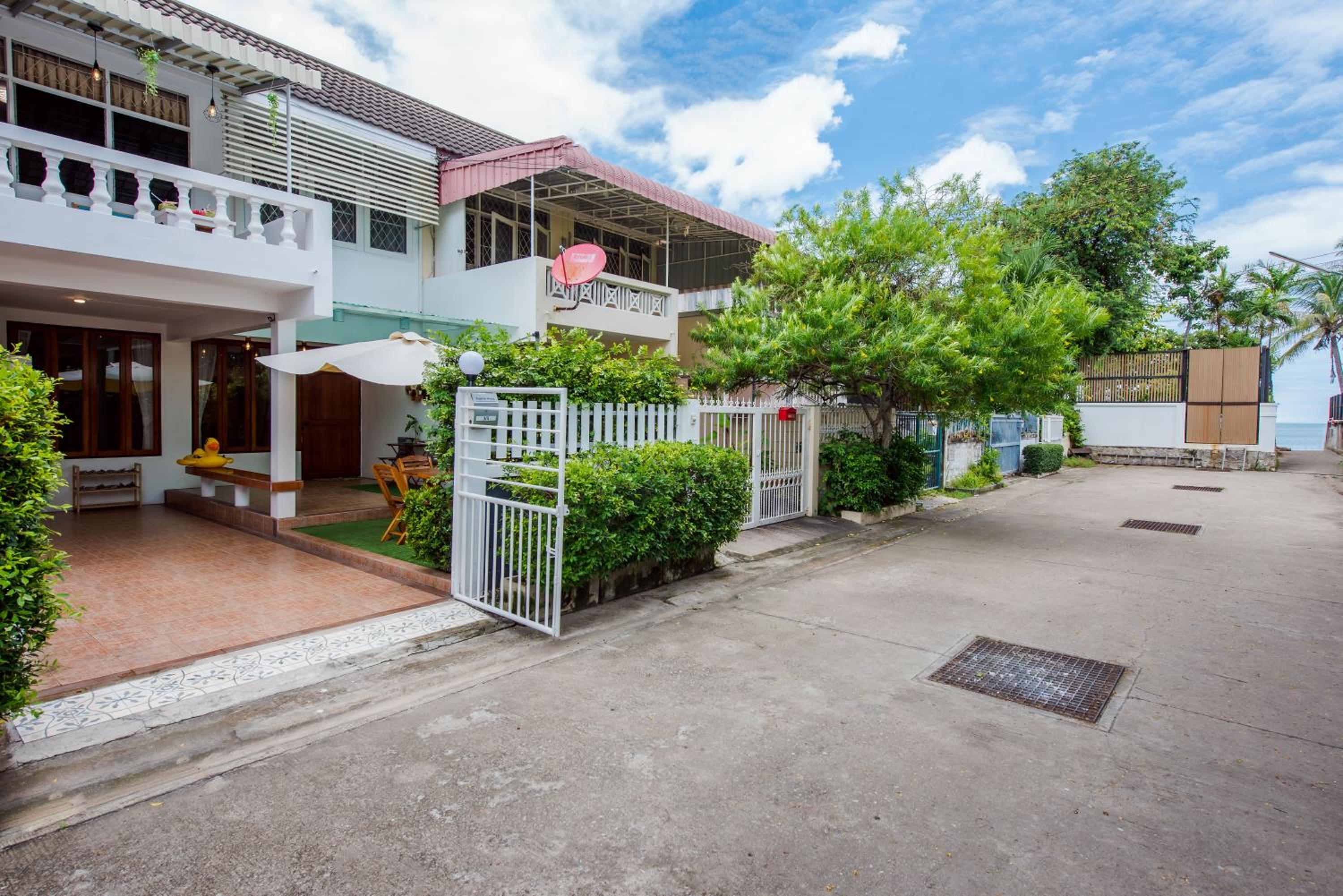 Three-Bedroom House - Photo 22