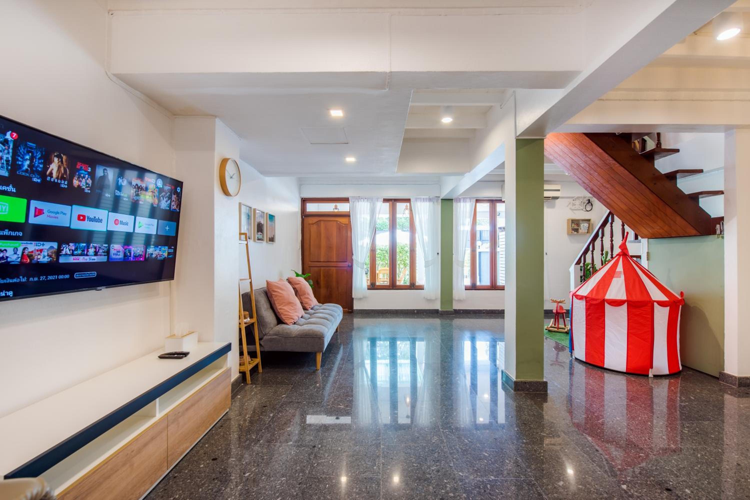 Three-Bedroom House - Photo 9