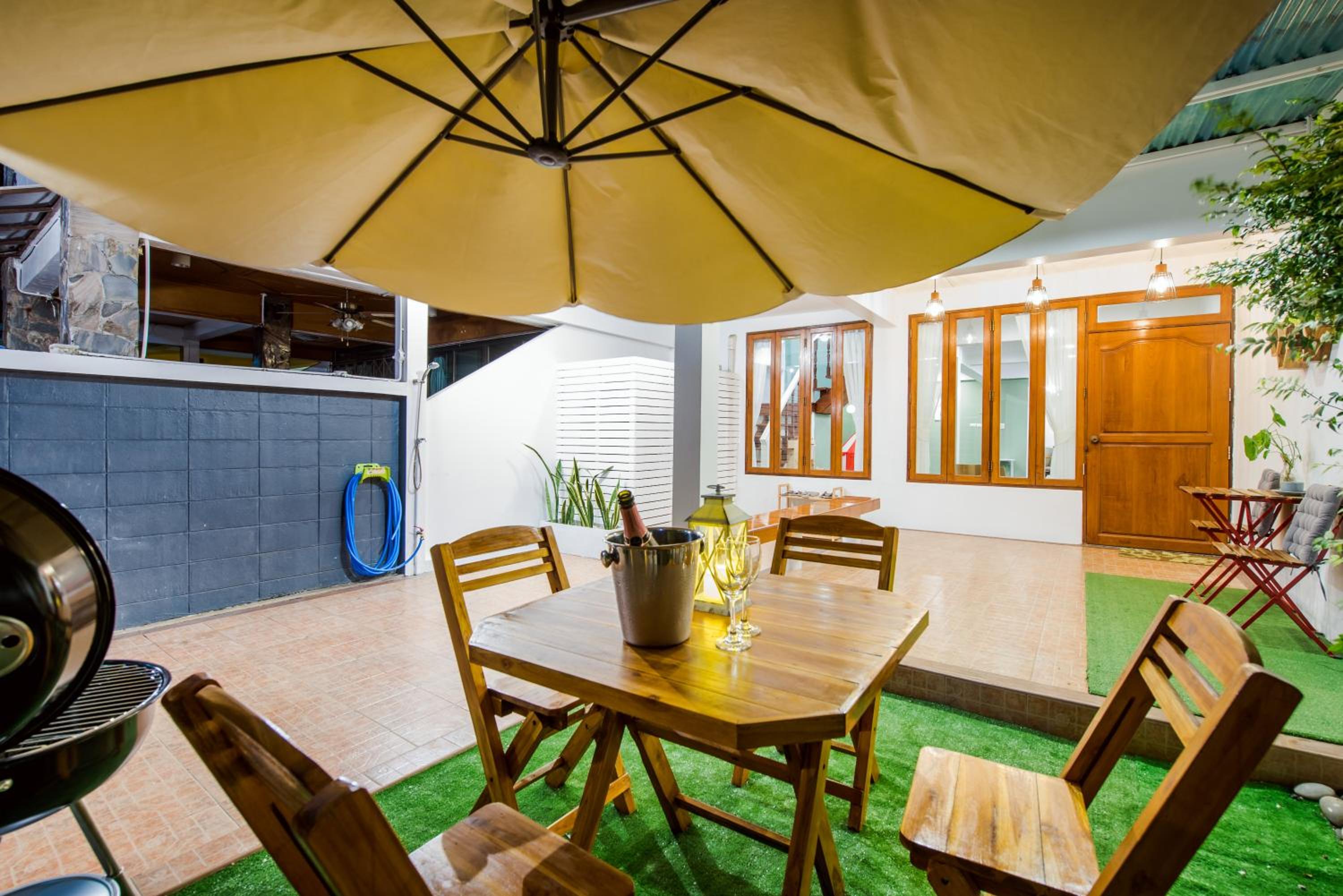 Three-Bedroom House - Photo 6