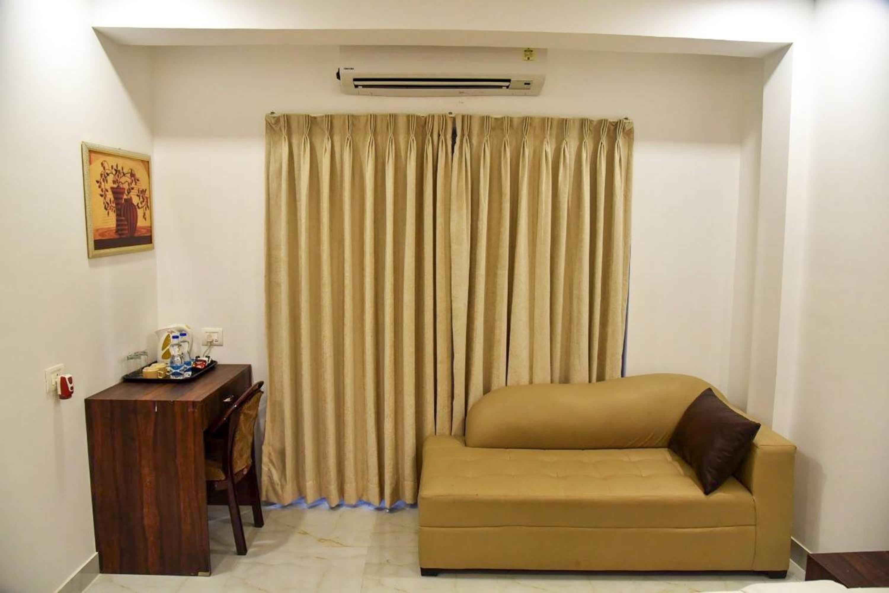 Super Deluxe Double Room with Balcony photo 1
