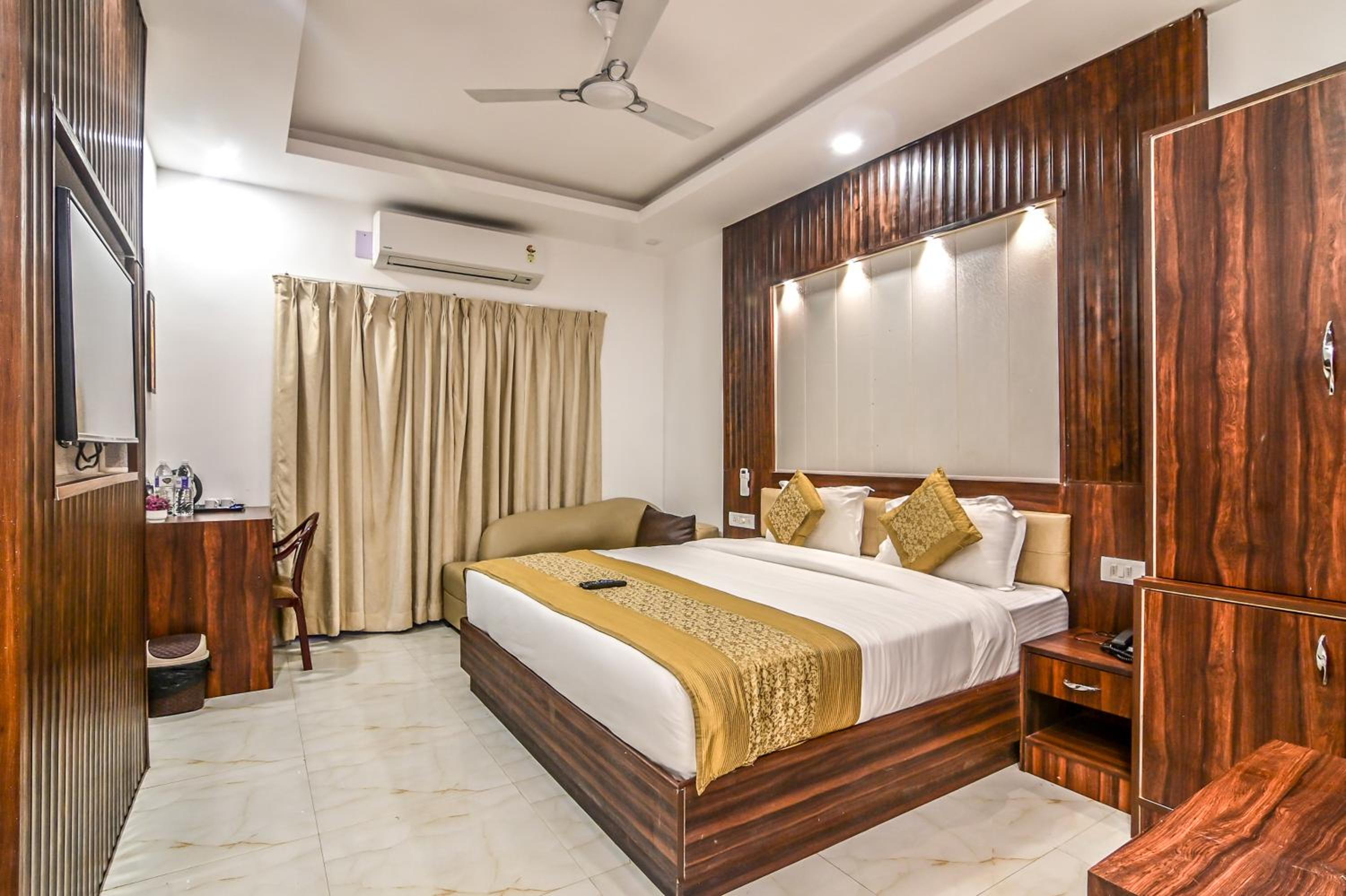 Deluxe Double Room photo 3