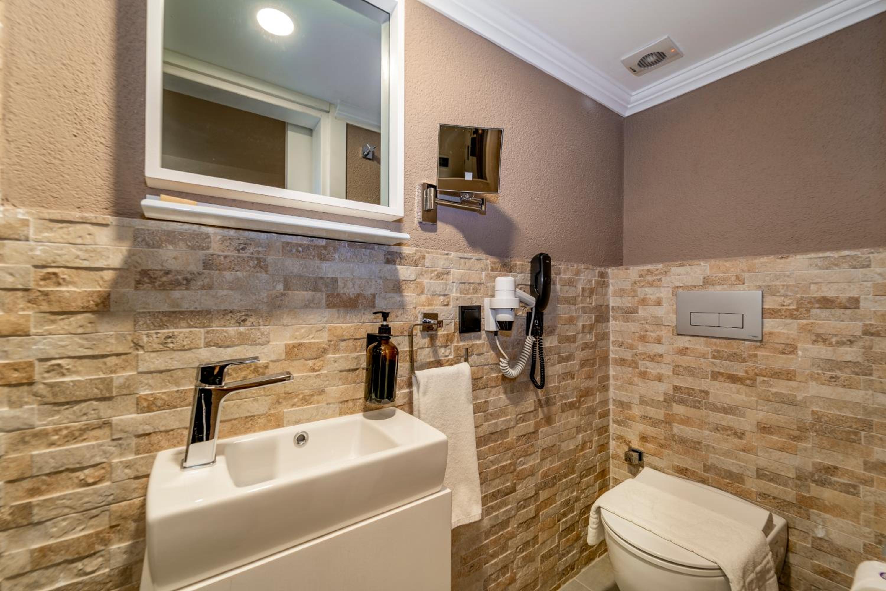 Small Double Room - Photo 3