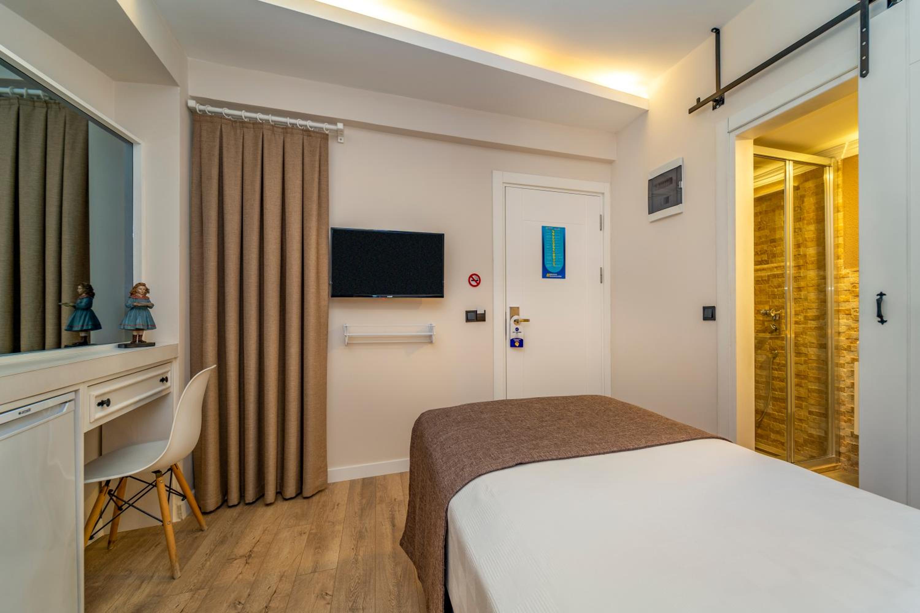 Small Double Room - Photo 4