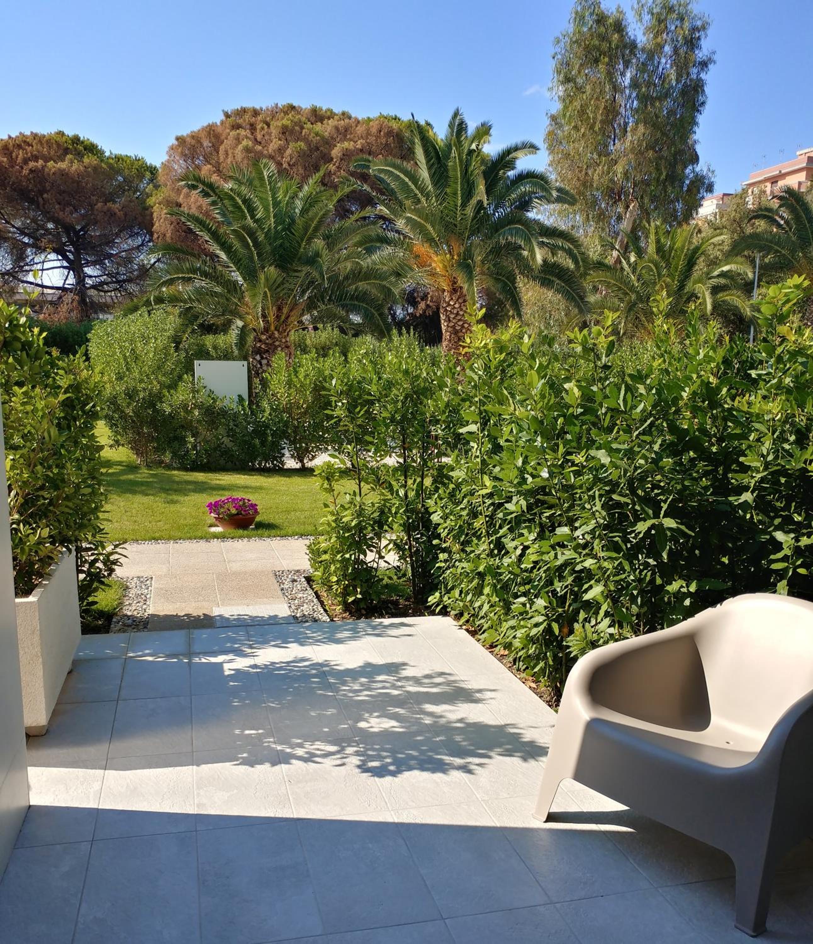 Double Room with Garden View - Photo 10