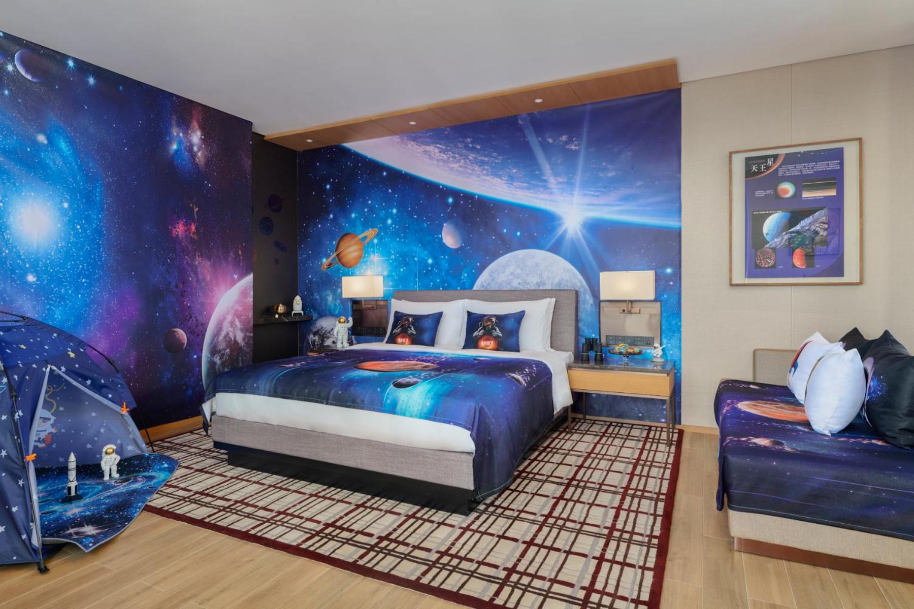 Deluxe Family Room