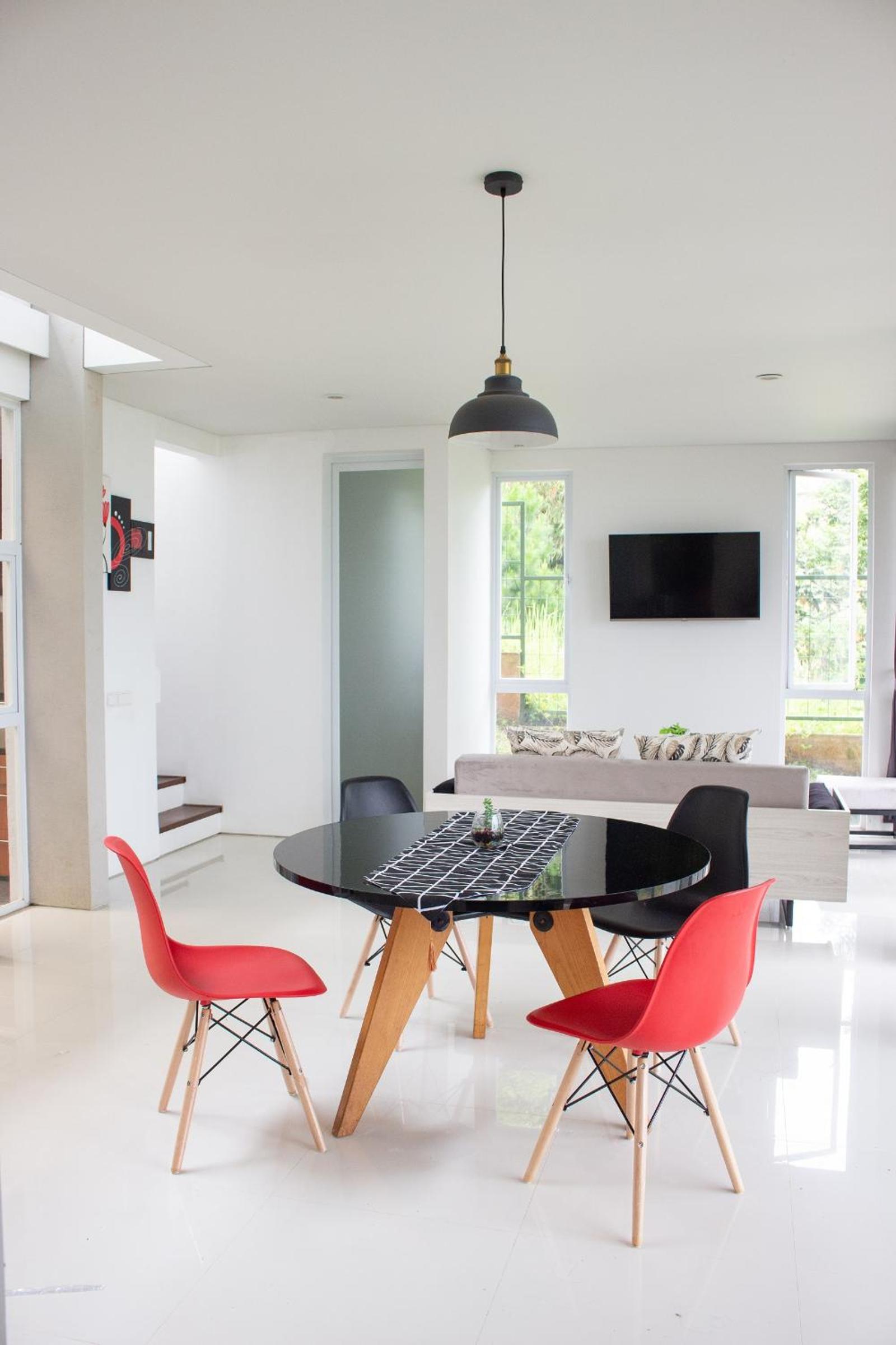 Three-Bedroom Villa - Photo 7