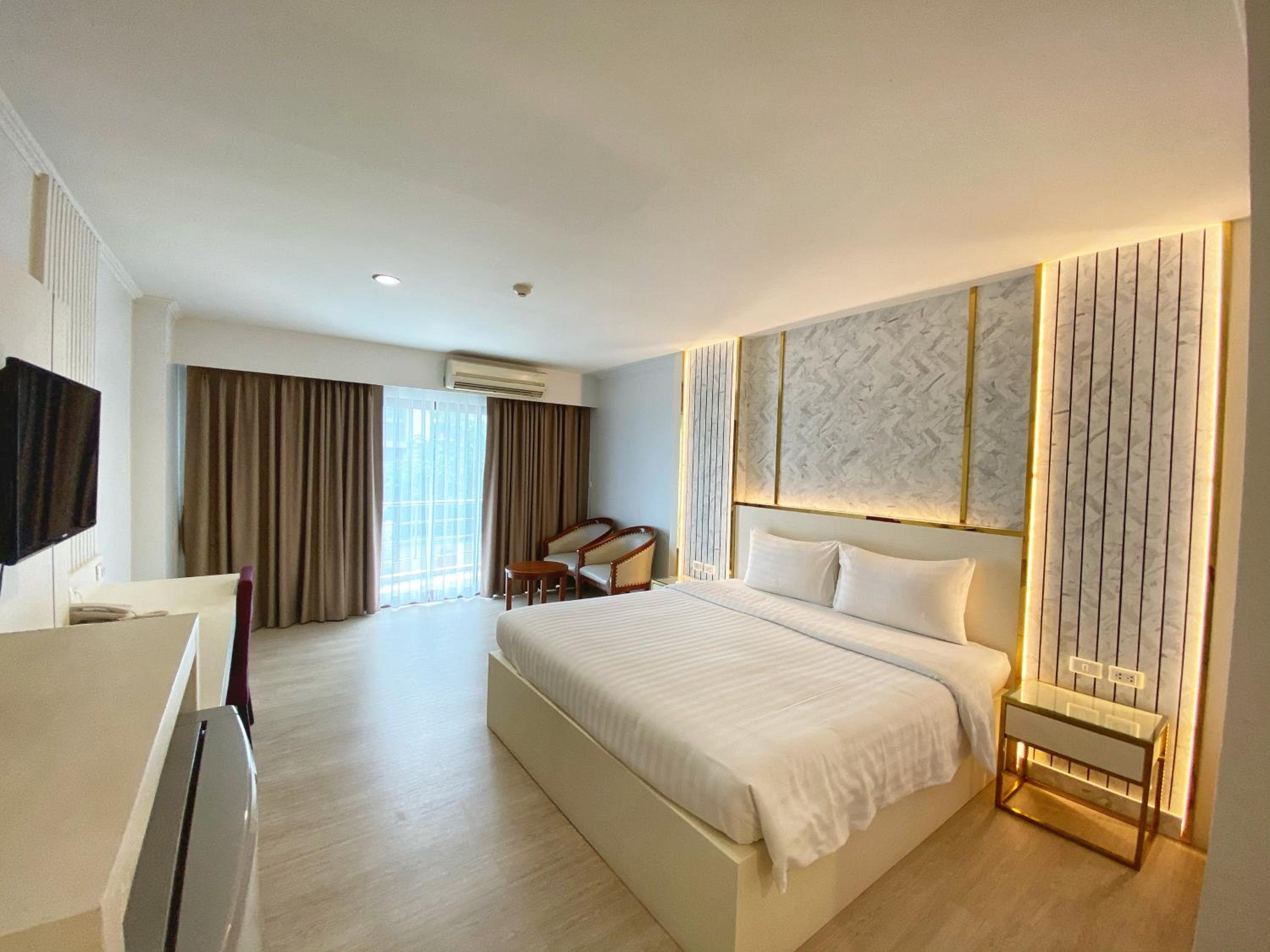 Habitación Doble Deluxe con Vista a la Piscina