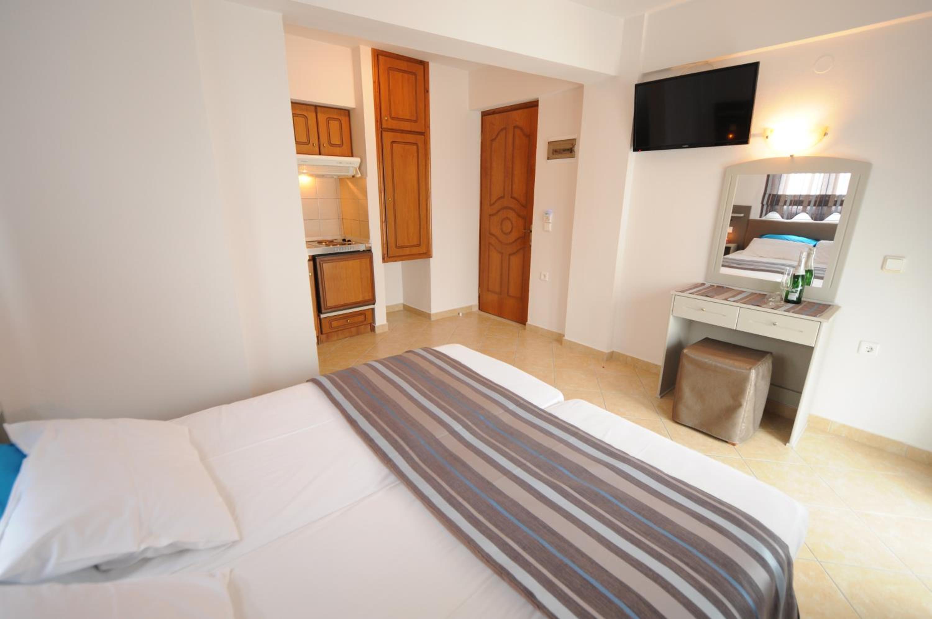 Studio with Mountain View (2 Adults)