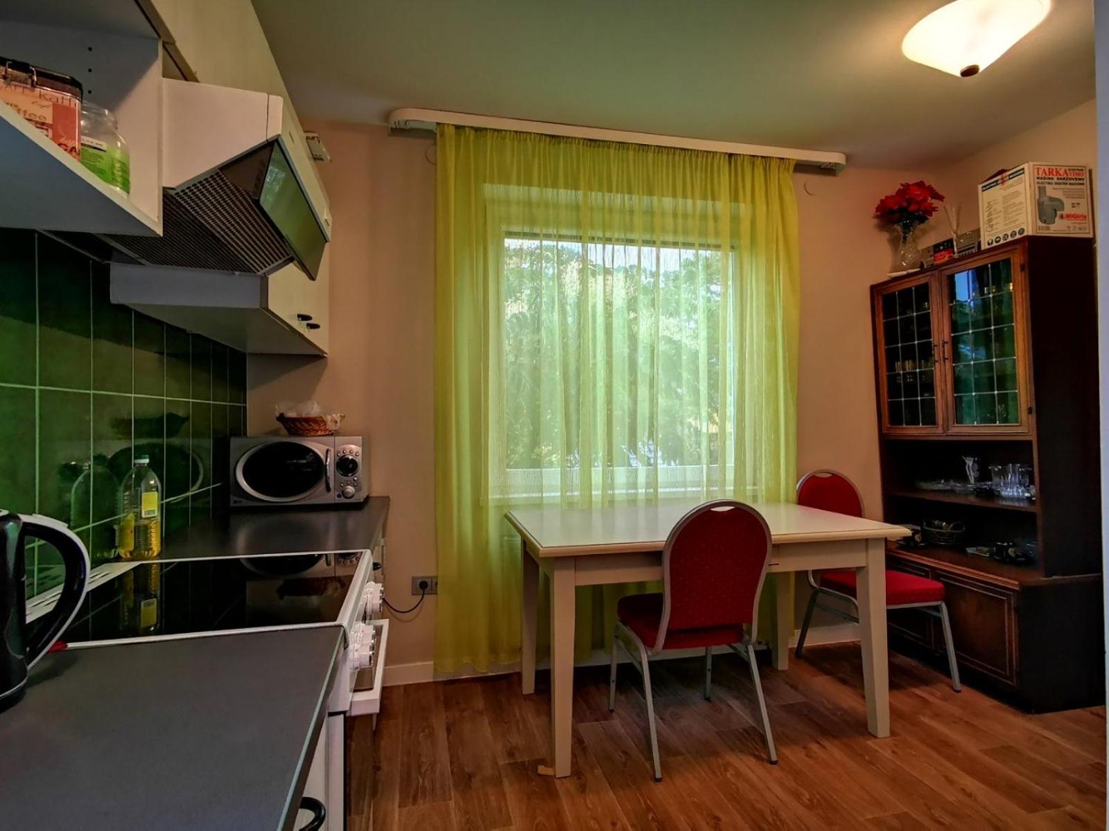 Family Room with Private Bathroom - Photo 9