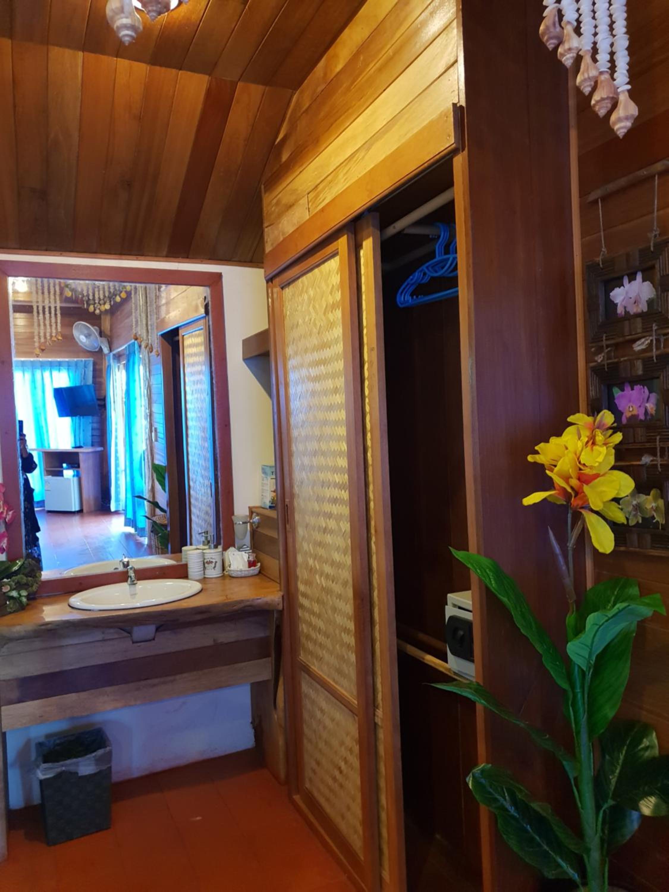 Bungalow with Sea View - Photo 10
