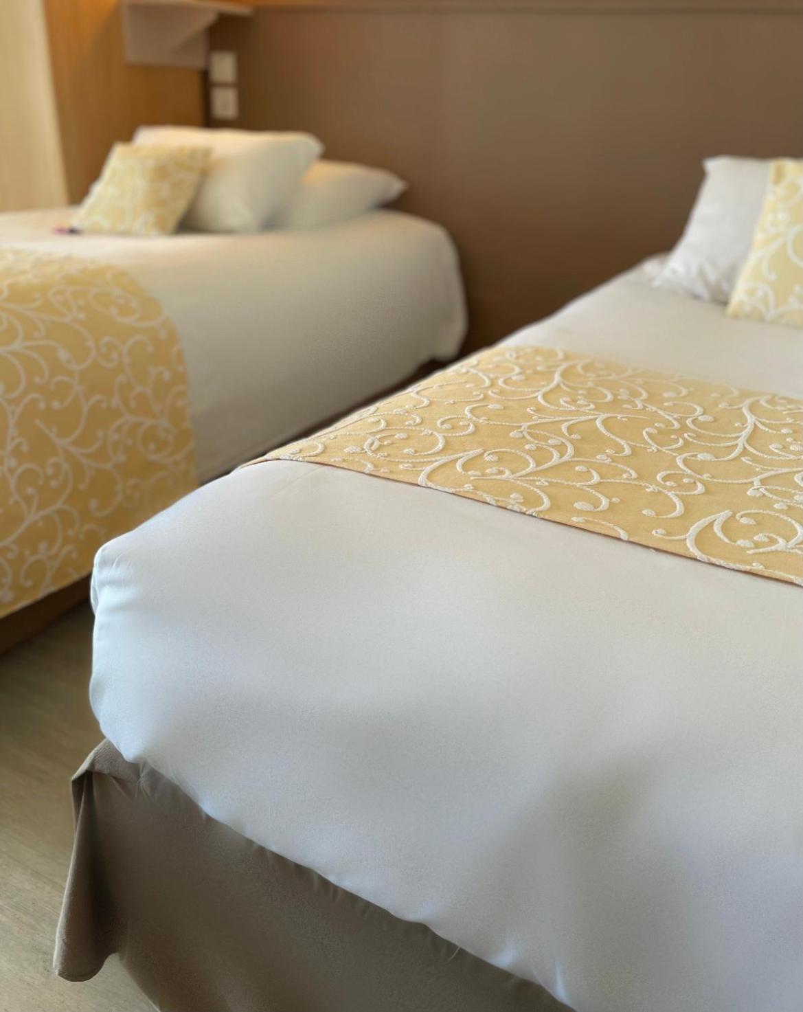 Twin Room - Photo 2