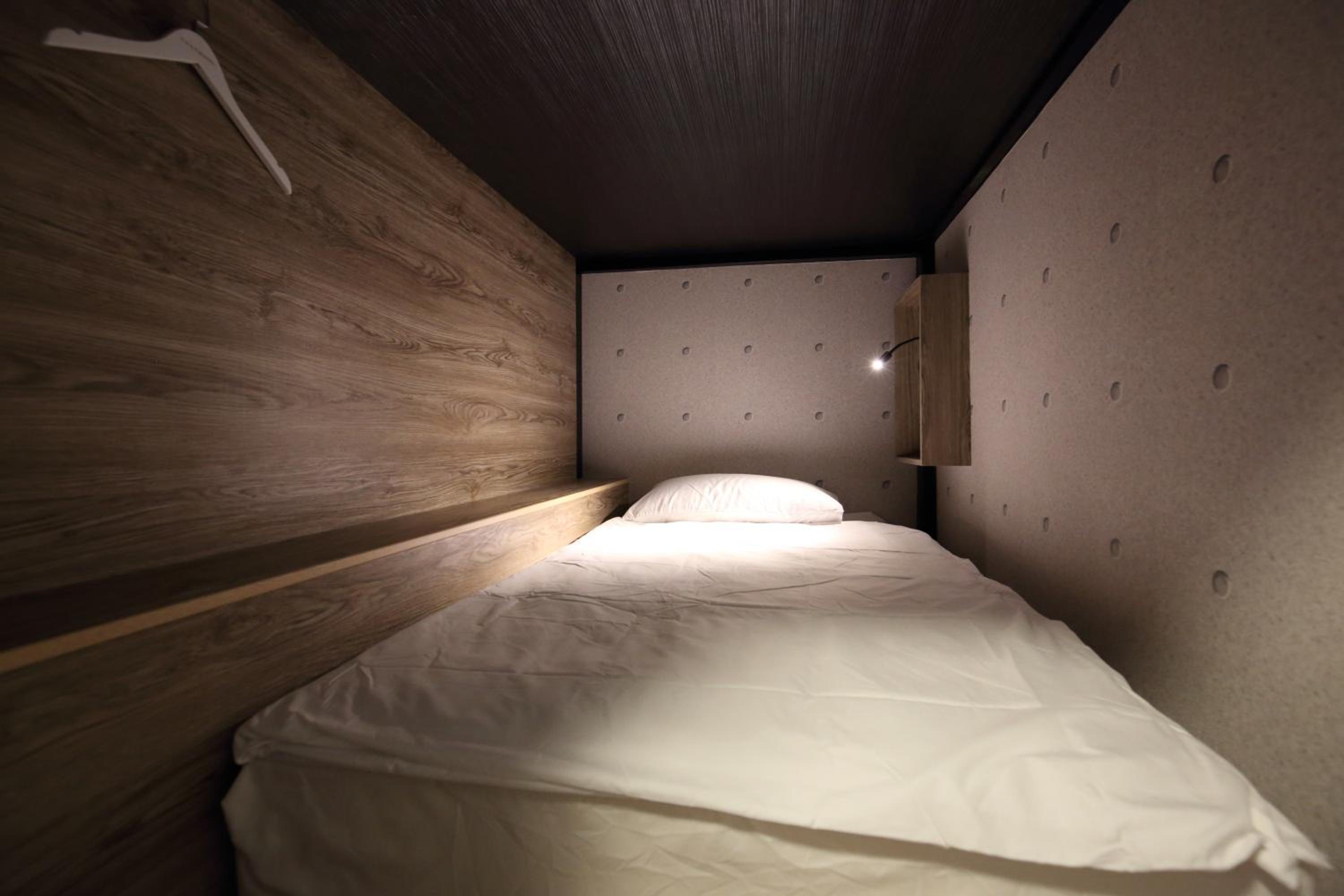 Bed in 6-Bed Mixed Dormitory Room photo 1