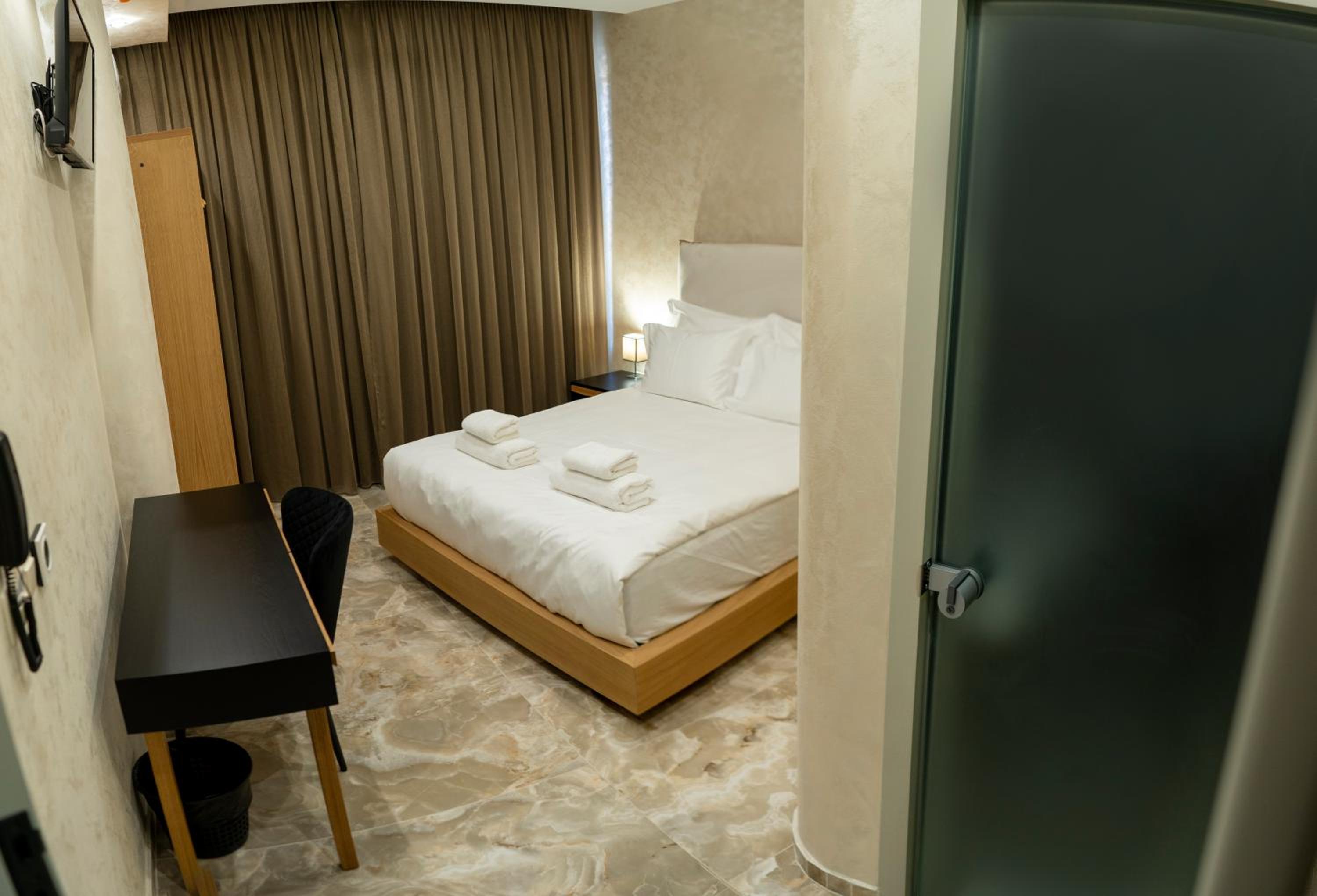 Deluxe Double Room - Photo 4