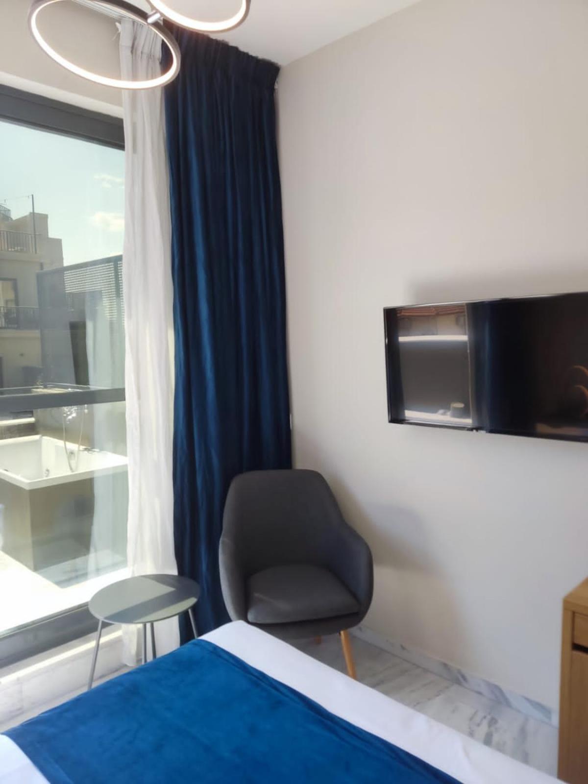 Double Room with Spa Bath photo 3