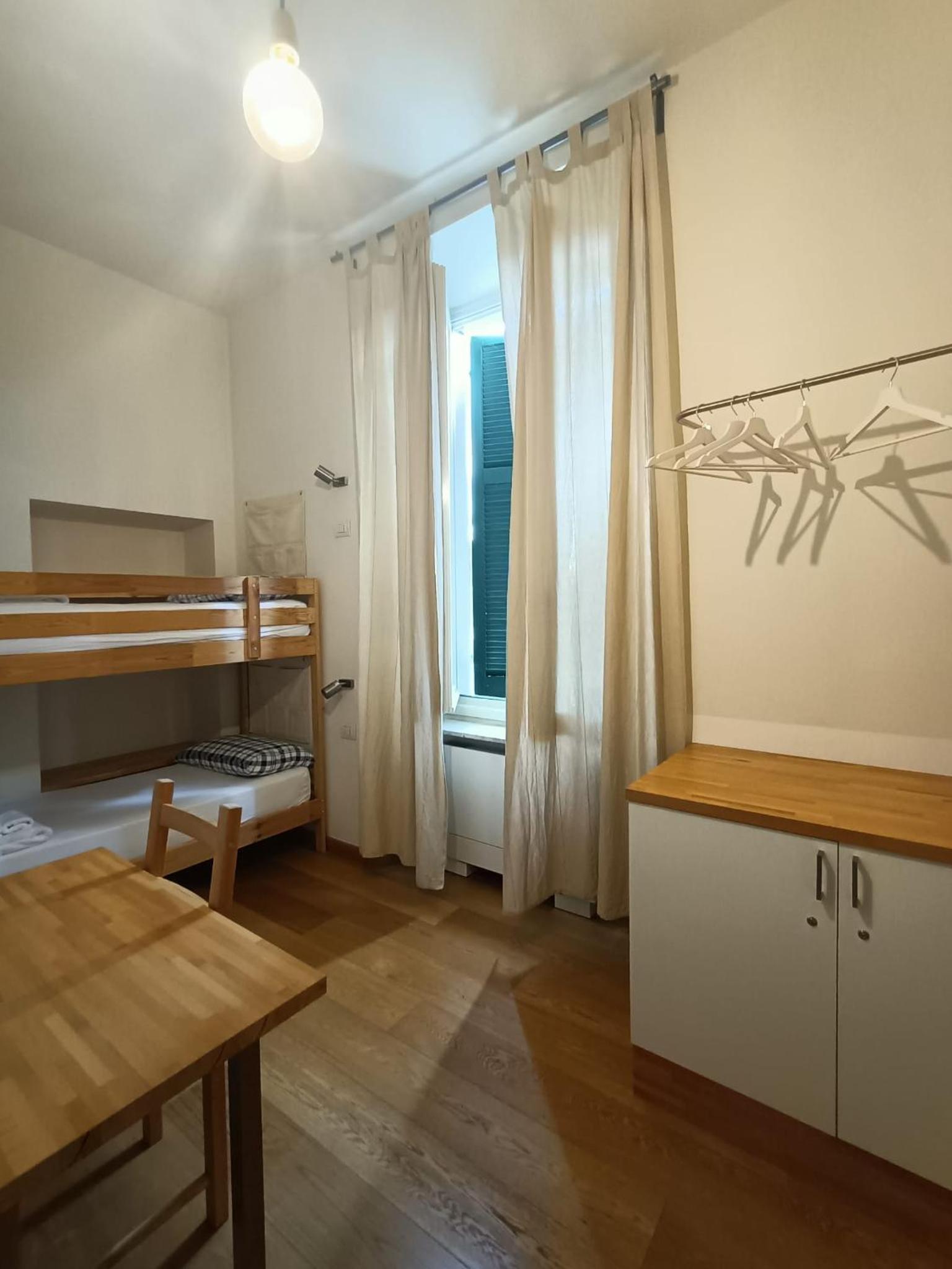 Twin Room with Bathroom - Photo 1