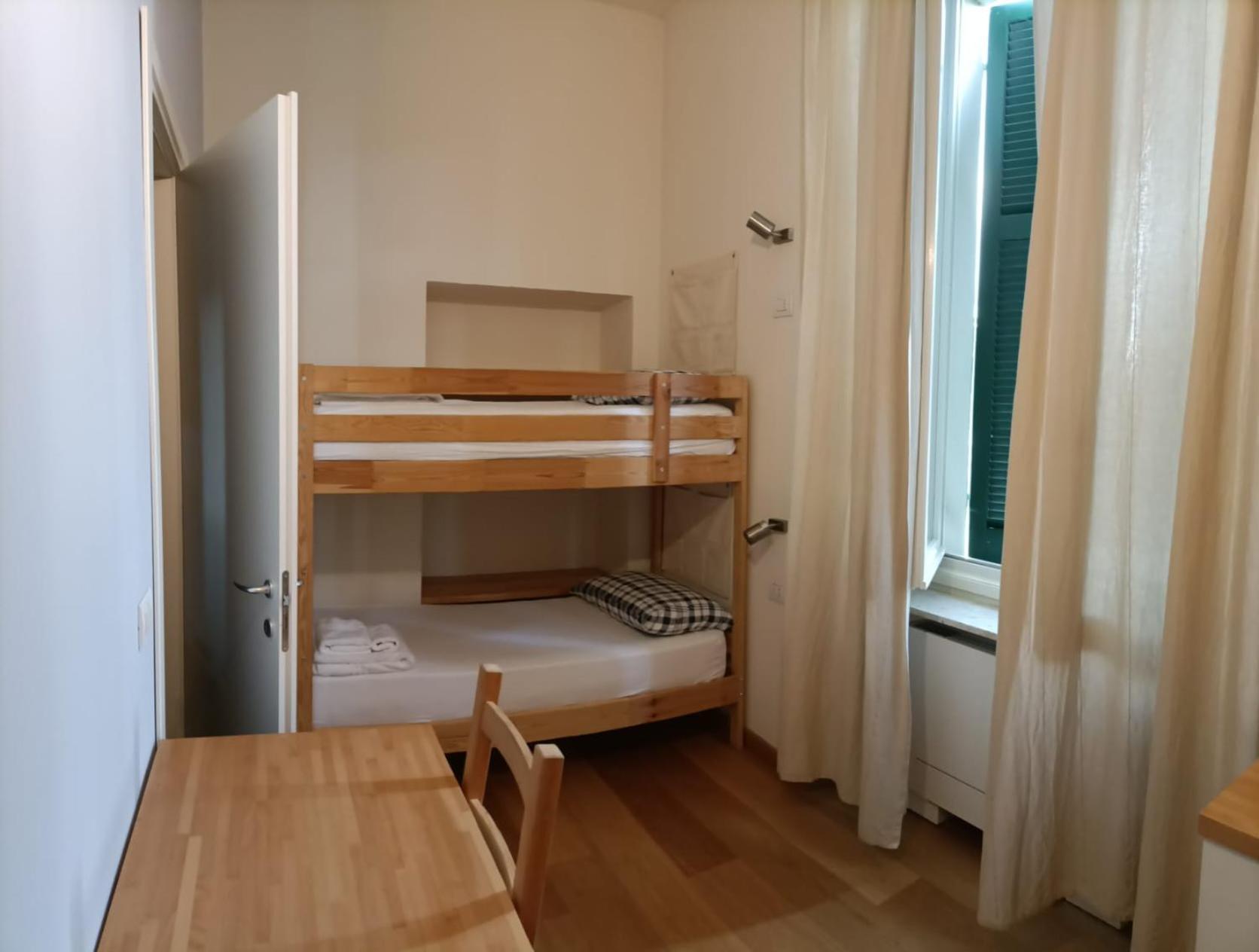 Twin Room with Bathroom - Photo 4