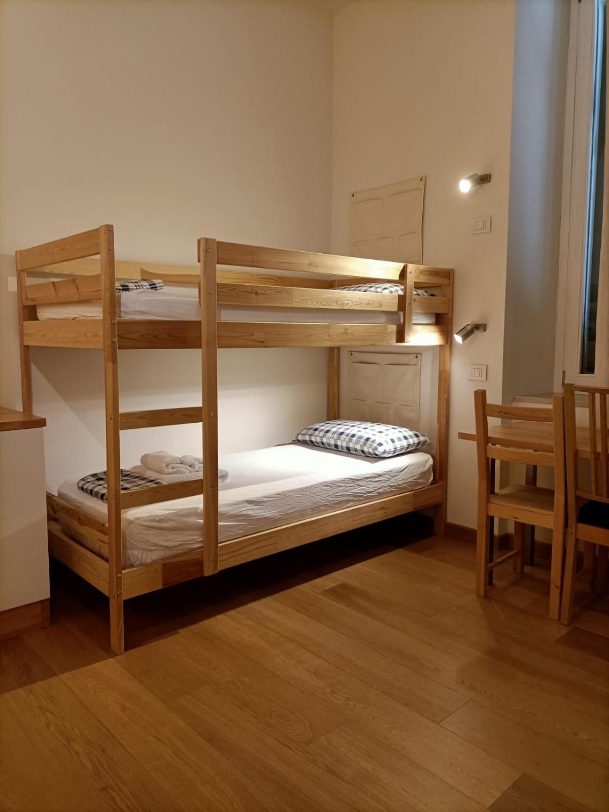 Quadruple Room with Bathroom - Photo 4