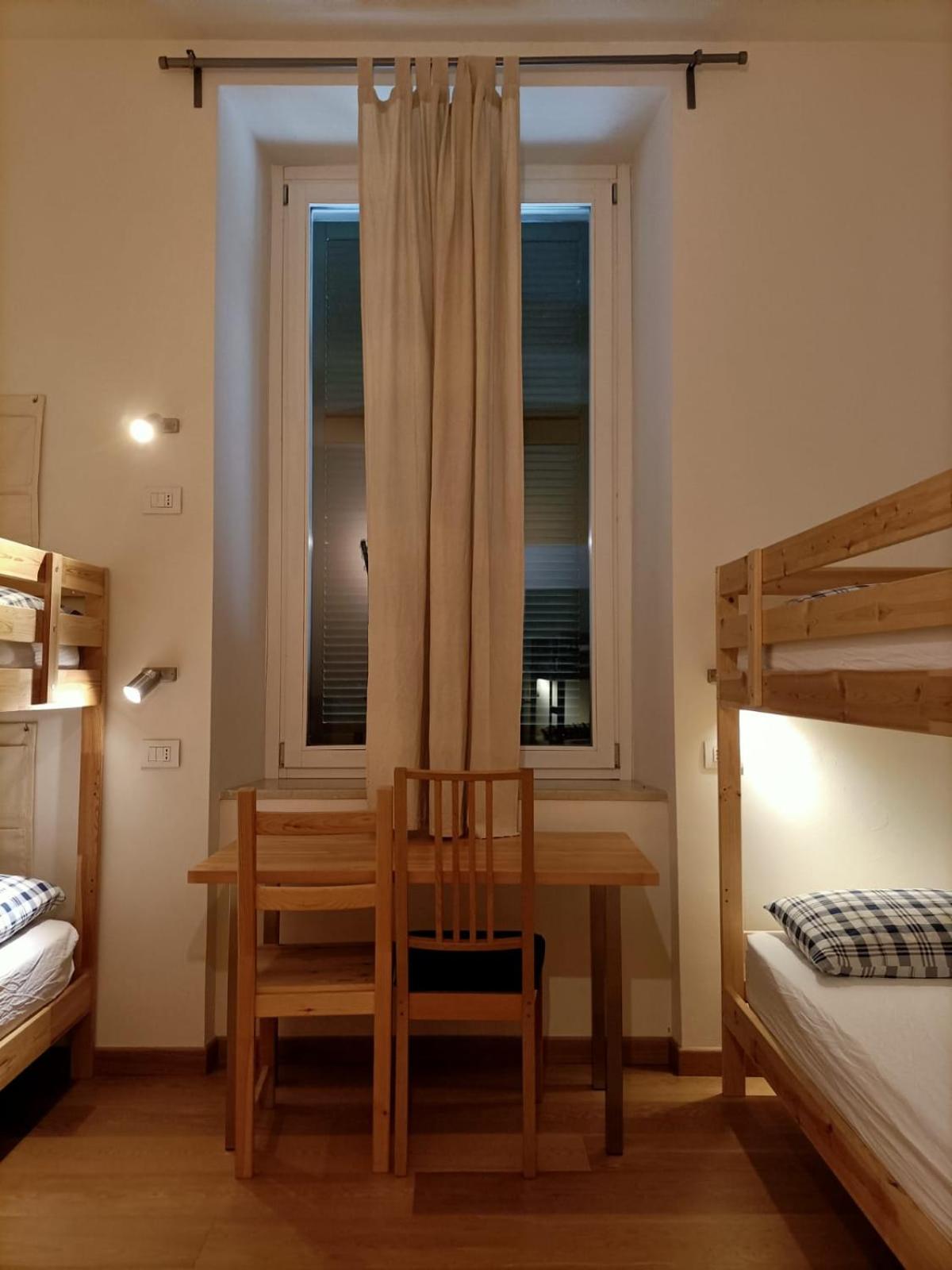 Quadruple Room with Bathroom - Photo 3