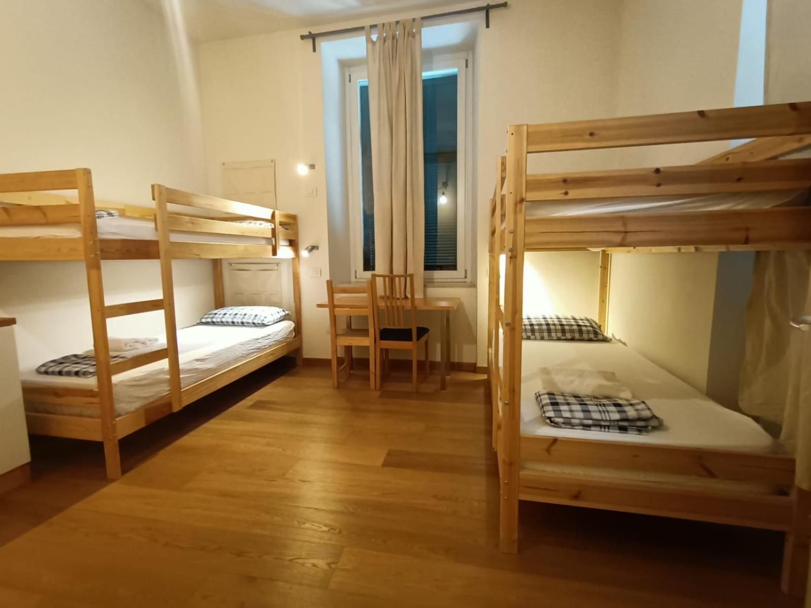 Quadruple Room with Bathroom - Photo 2
