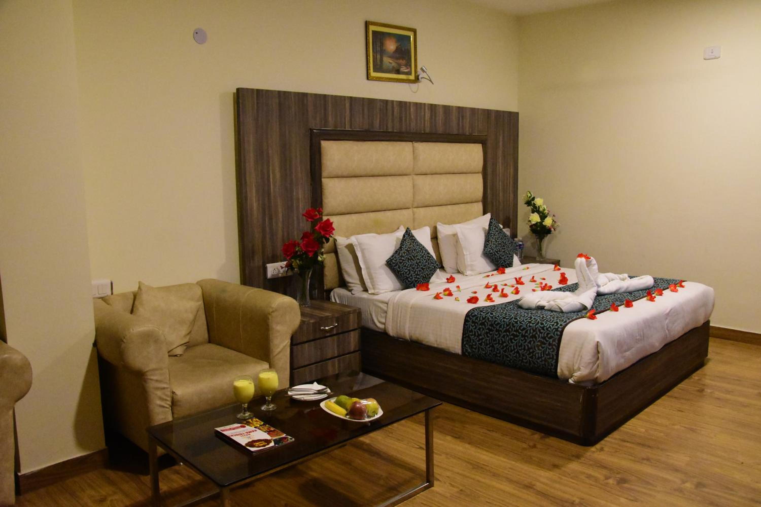 Honeymoon Suite with Banganga / Helipad. Drop (Complimentary One-way Local Transfers ,Guaranteed Early check-in & Late check-out,15% Off on Laundry service and 15% off on Breakfast with a-la-carte) photo 3