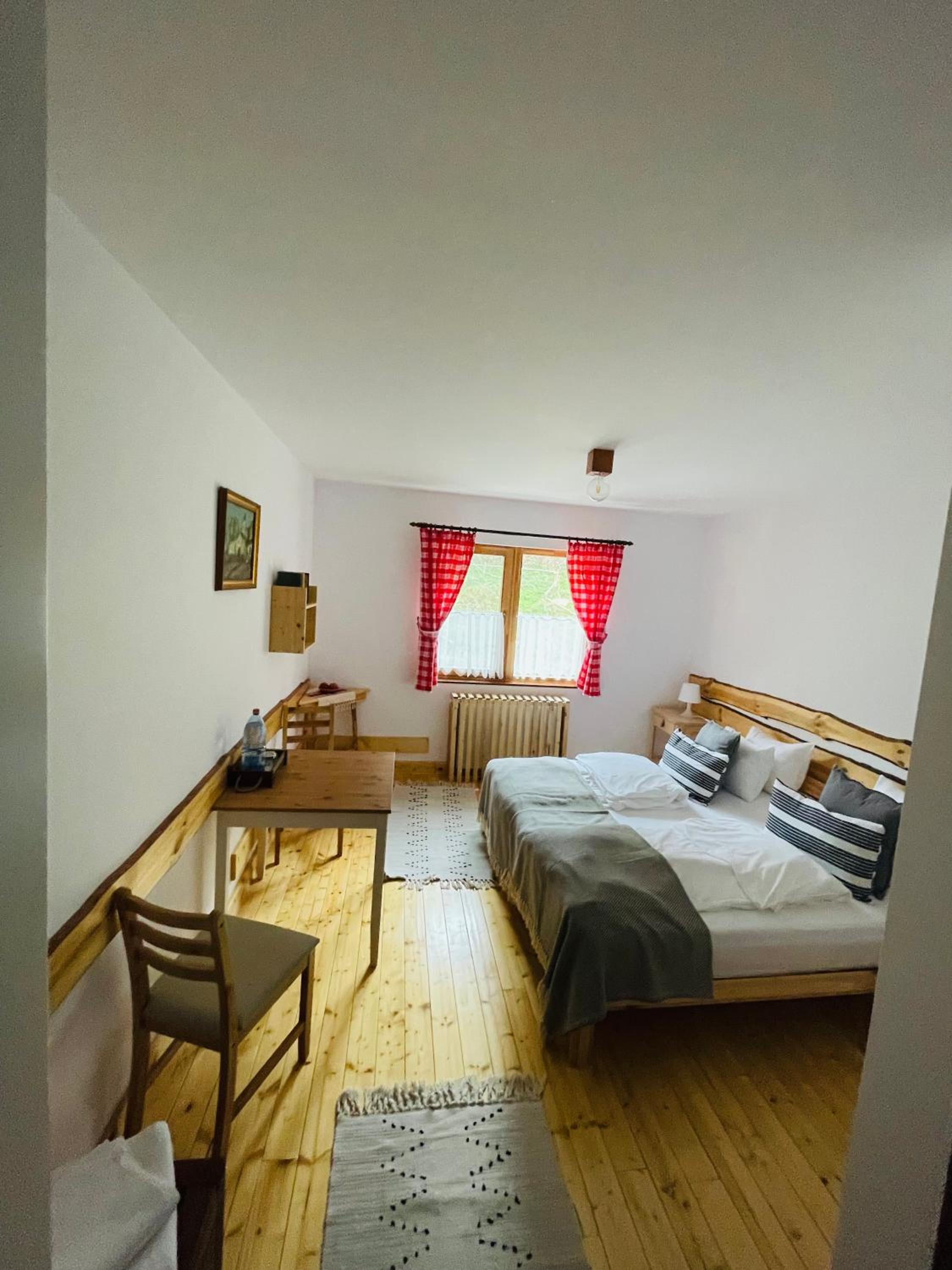 Large Double or Twin Room - Photo 4