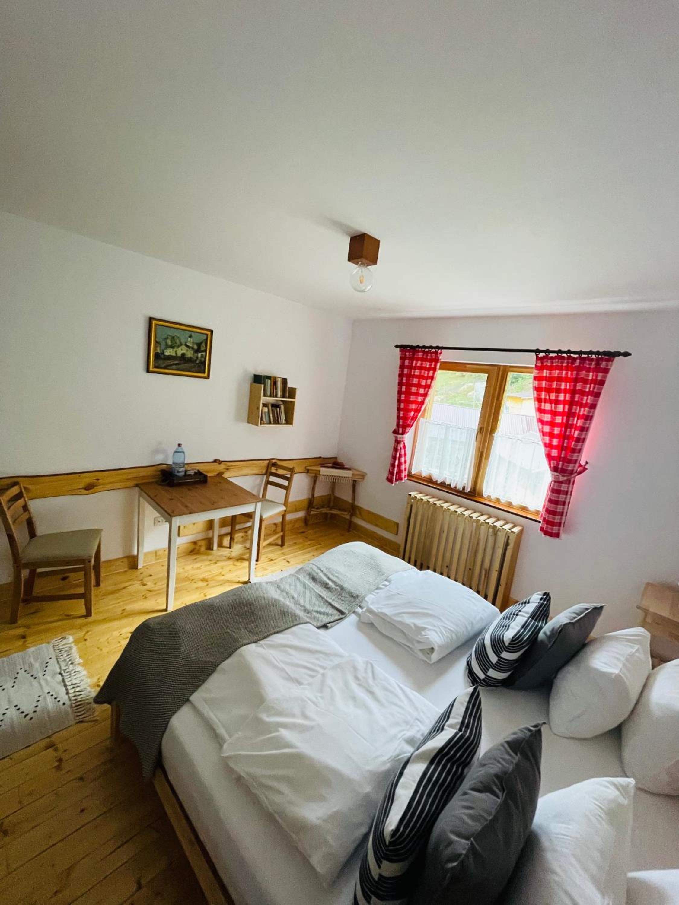 Large Double or Twin Room - Photo 6