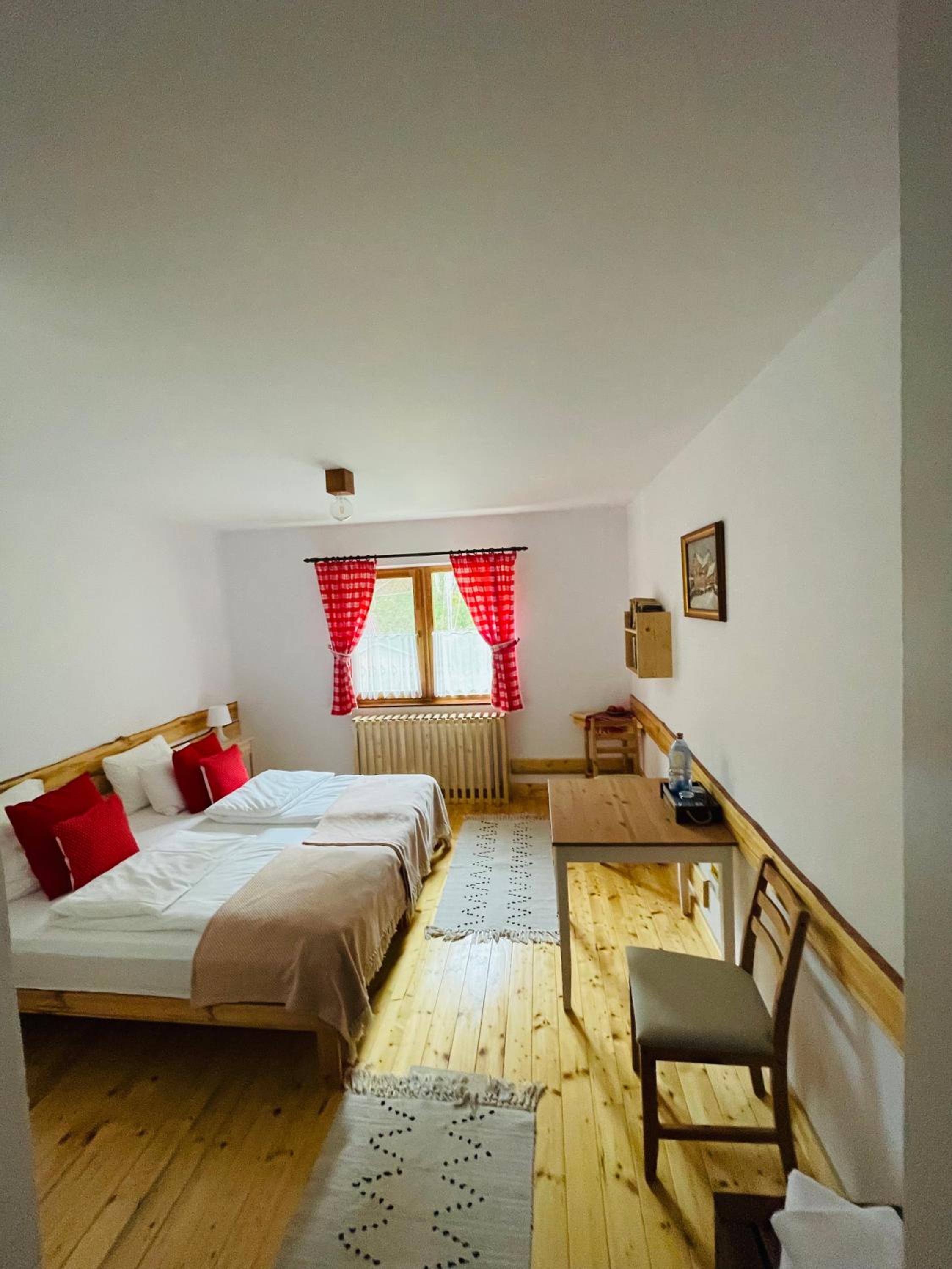 Large Double or Twin Room - Photo 3