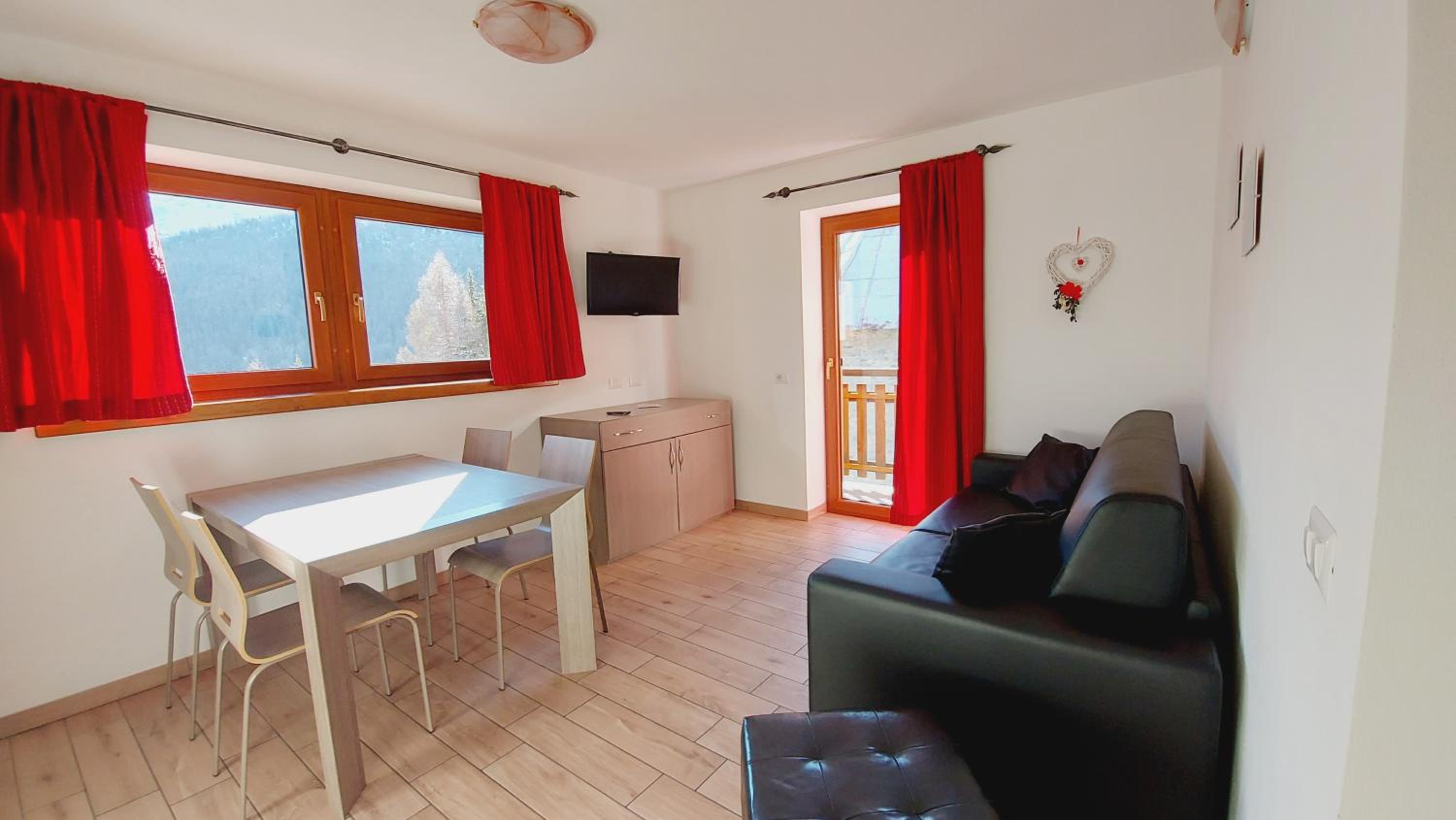 Apartment with Mountain View