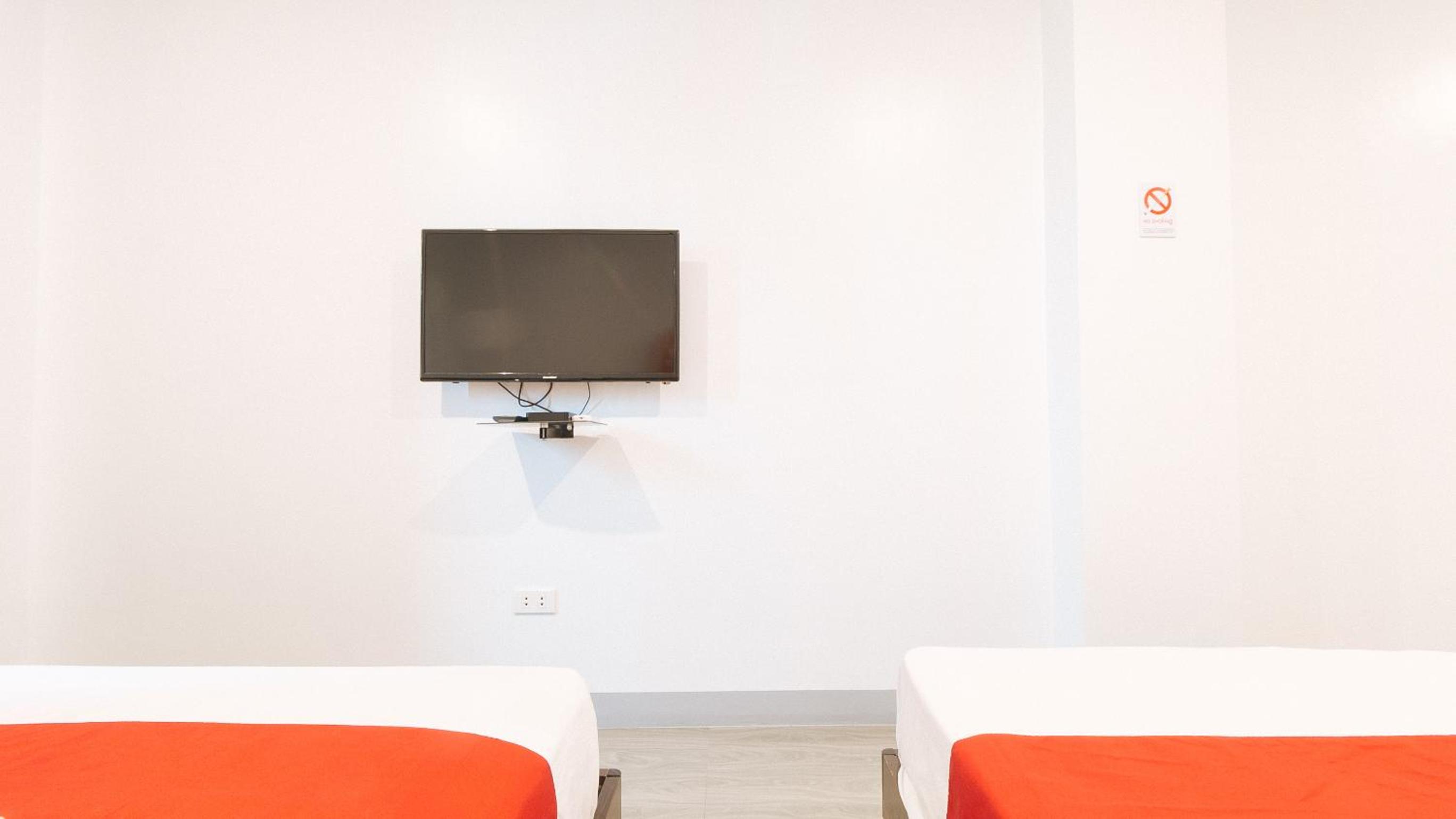 Family Room - Photo 10
