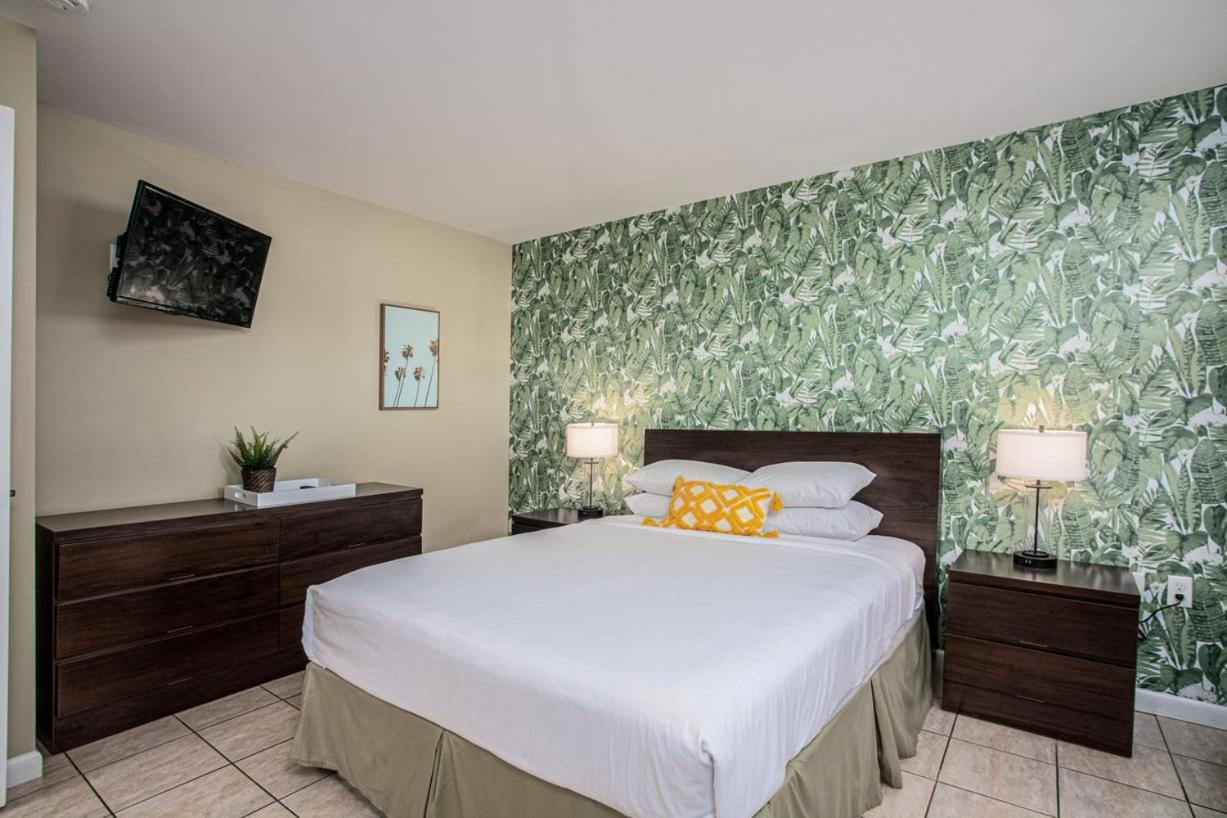Queen Room - Disability Access - Photo 4