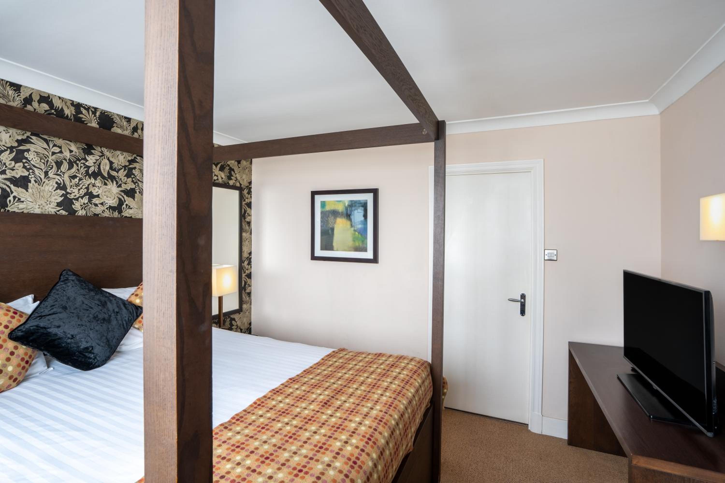 Superior Suite with Lake View photo 3