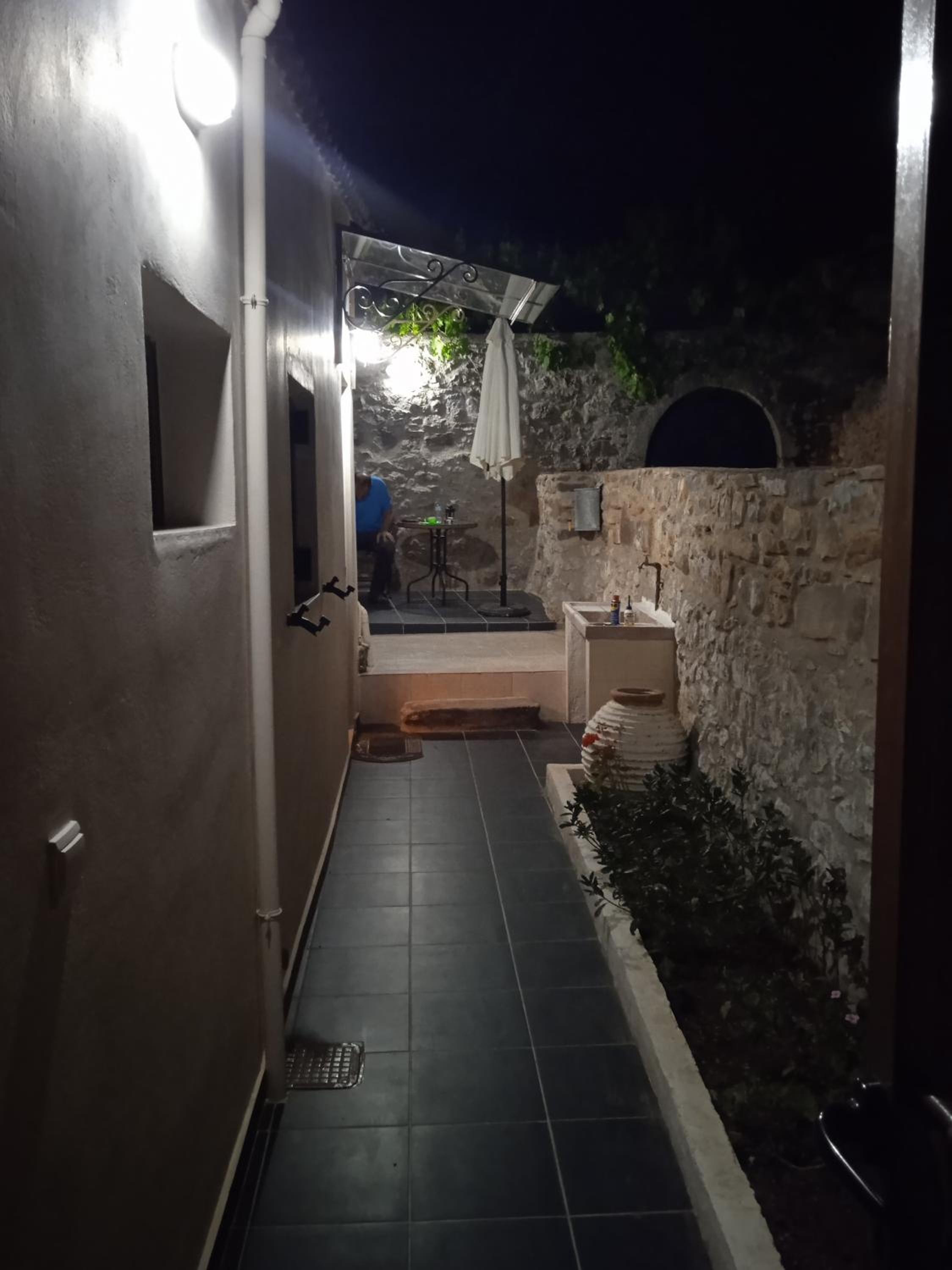 One-Bedroom House - Photo 62