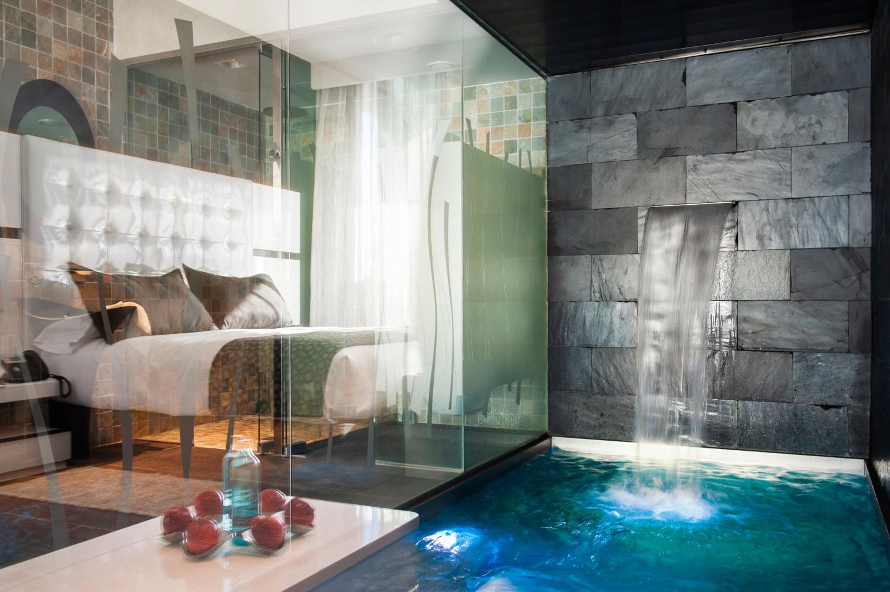 Suite con piscina privada y jardín privado
