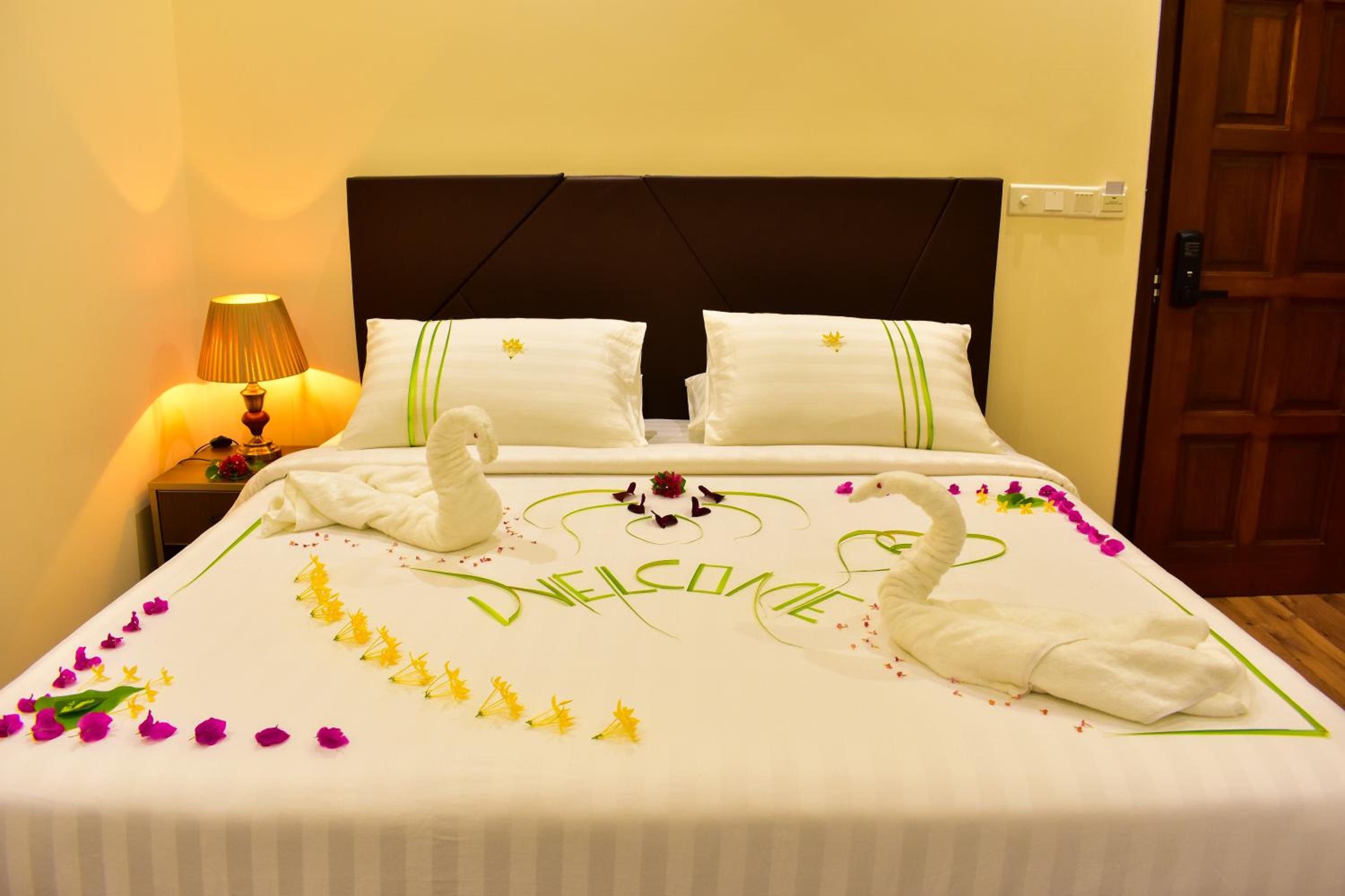 Deluxe Double Room - Photo 9