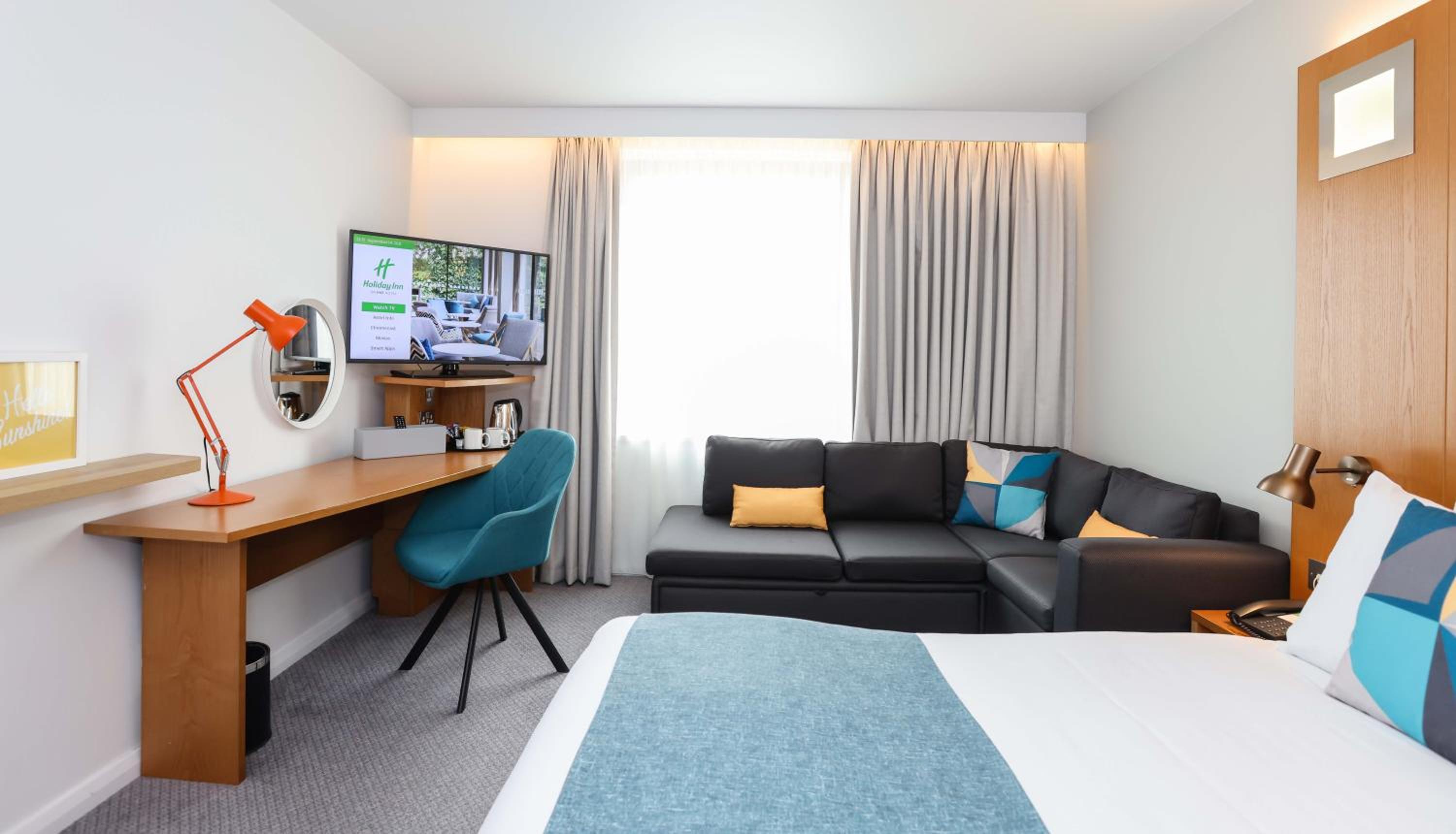 Standard Queen Room with Single Sofa Bed photo 3