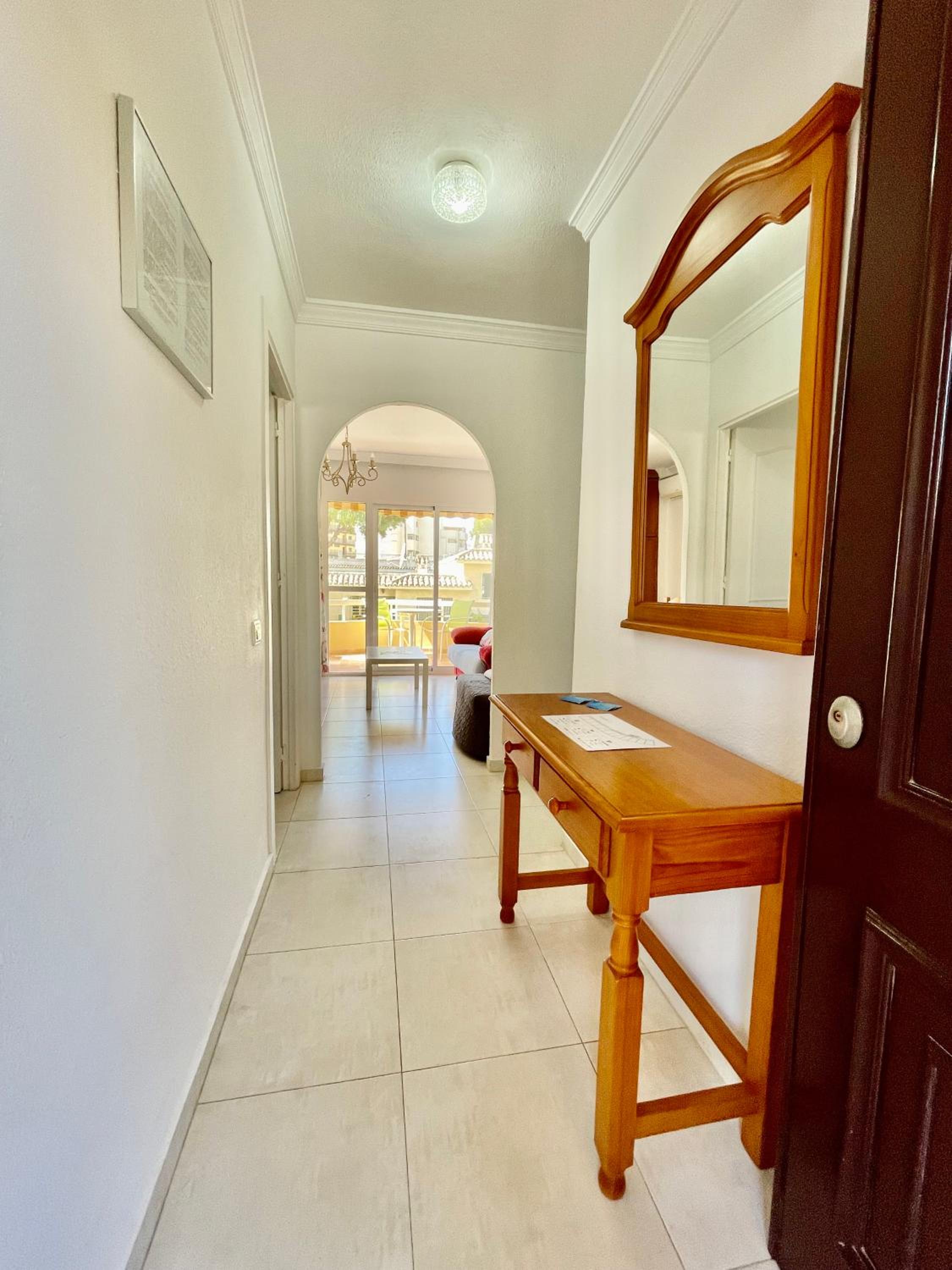 Apartamento de Dos Dormitorios con Vista al Mar-407