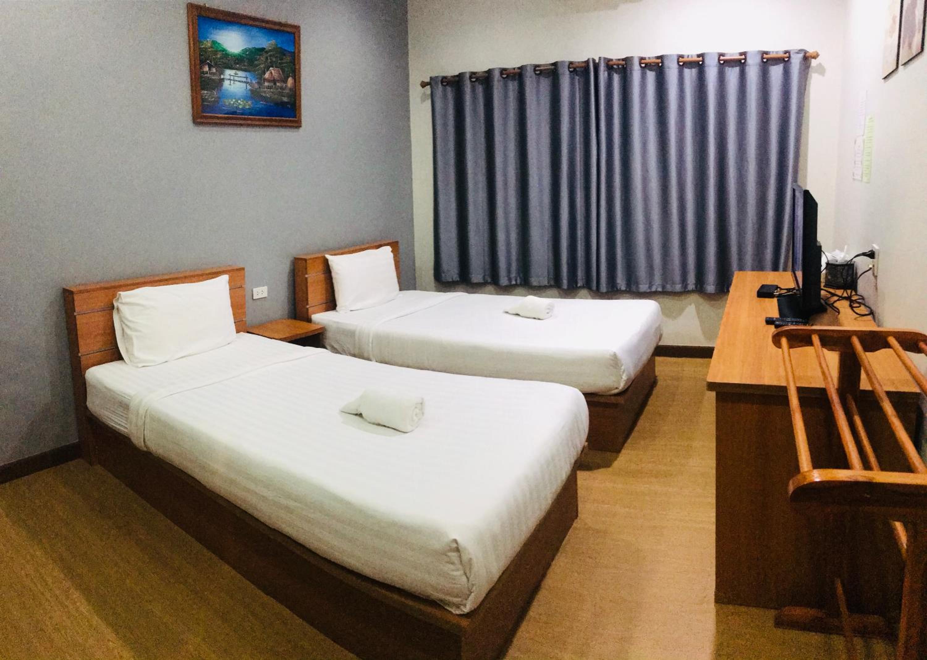Standard Twin Room - Photo 3