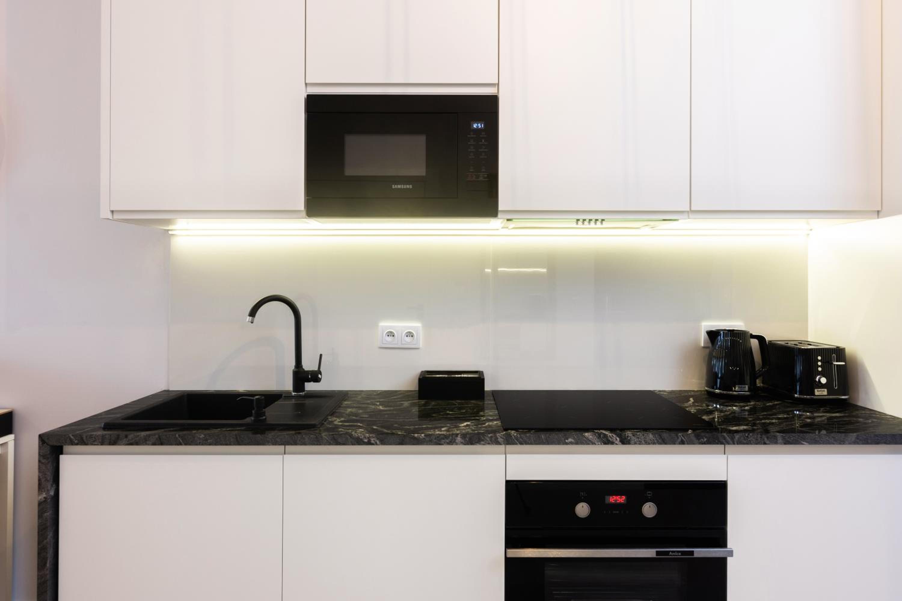 One-Bedroom Apartment - Photo 8