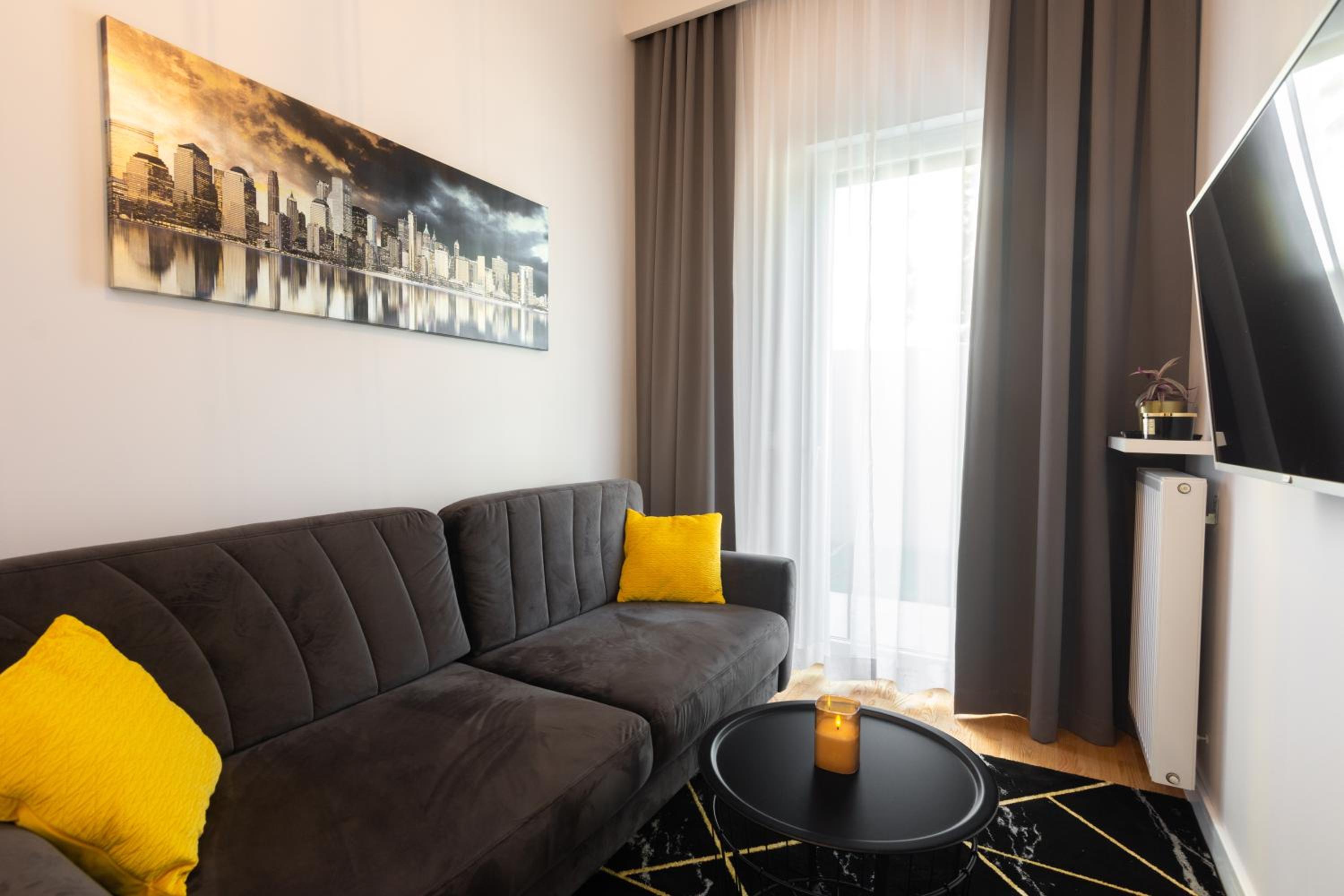 One-Bedroom Apartment - Photo 12