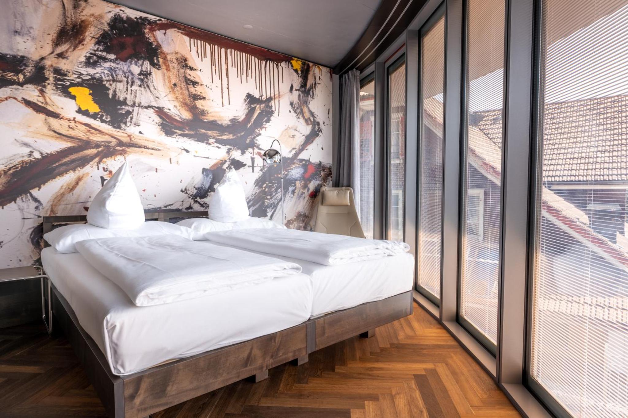 Deluxe Room with Lake View - Photo 2