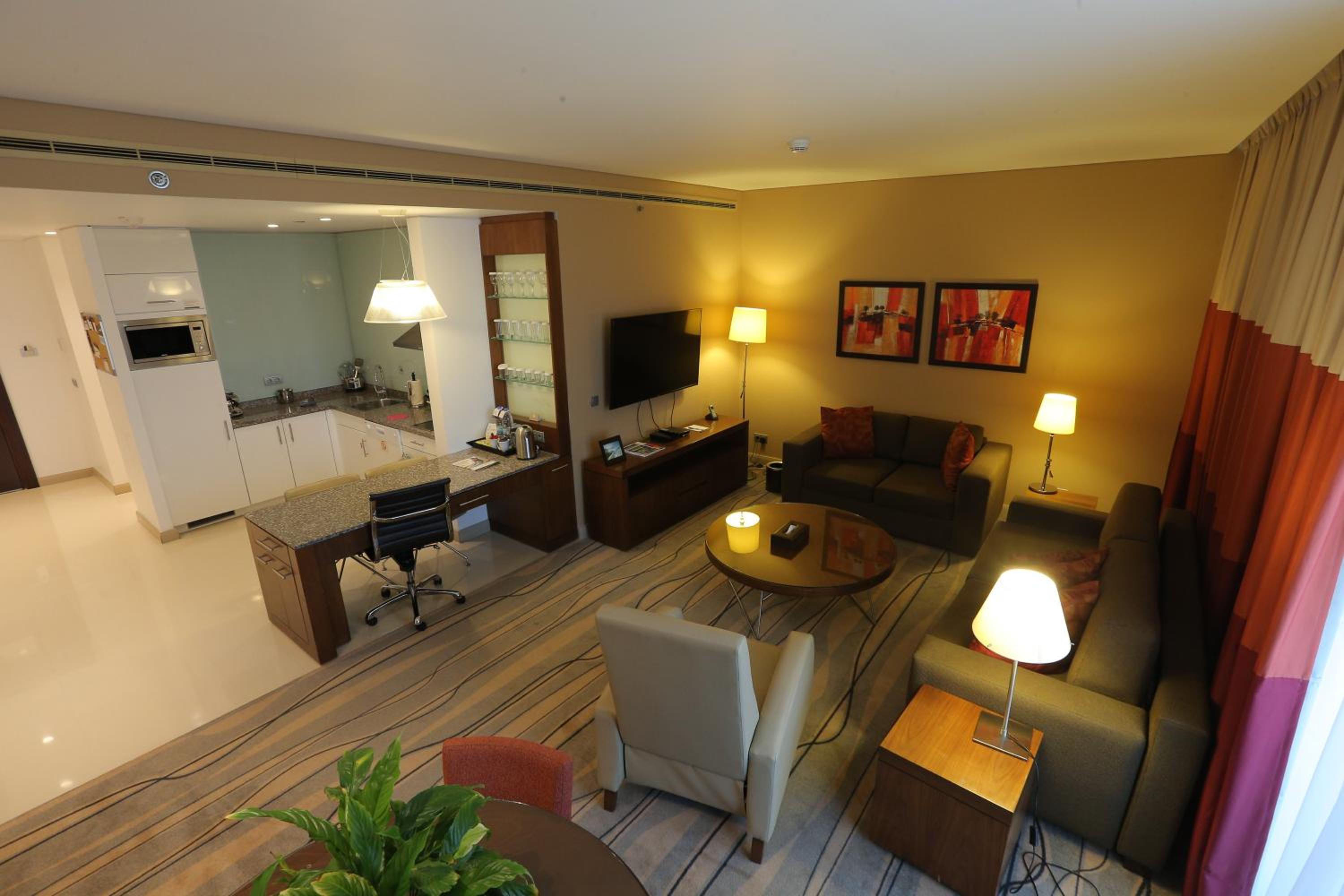 Two-Bedroom King Suite with Sea View - Non-Smoking - Photo 6