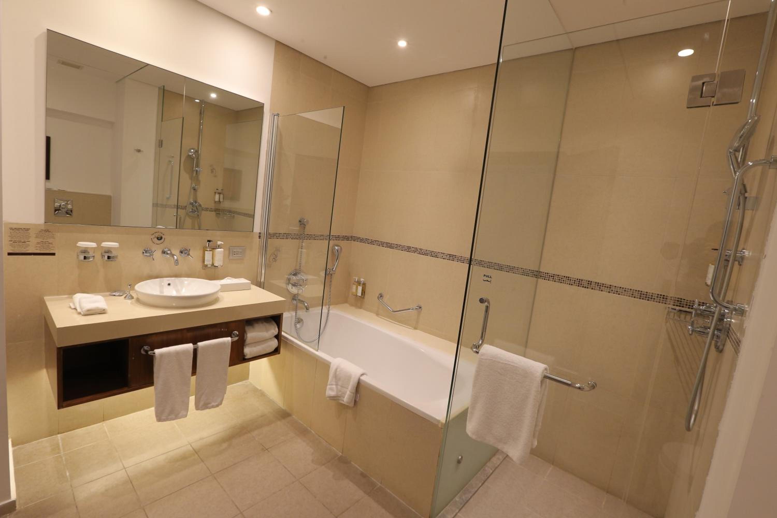 Two-Bedroom King Suite with Sea View - Non-Smoking - Photo 11