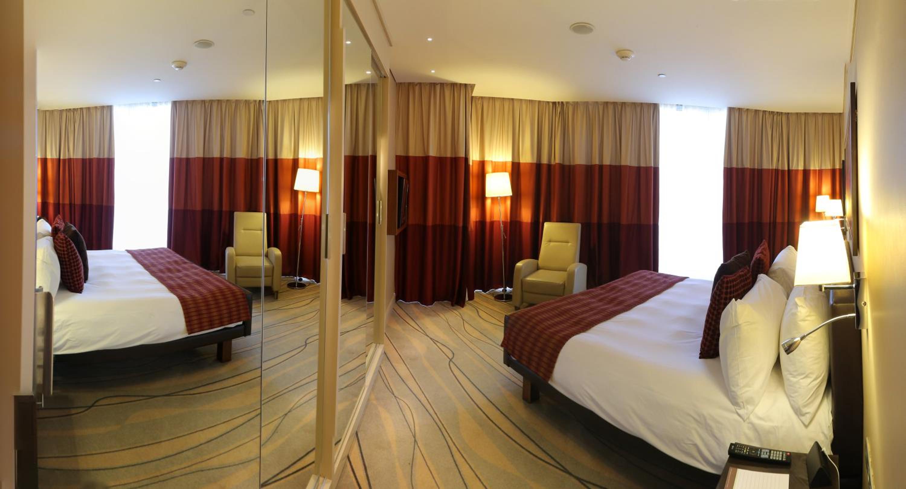 Two-Bedroom King Suite with Sea View - Non-Smoking - Photo 5