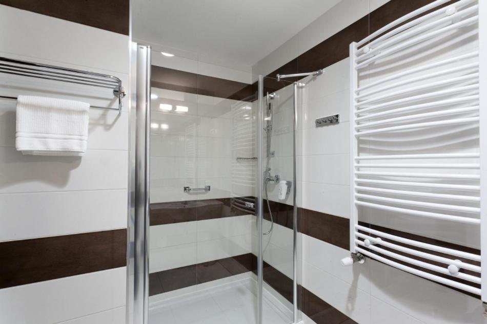 Deluxe King Room - Photo 4