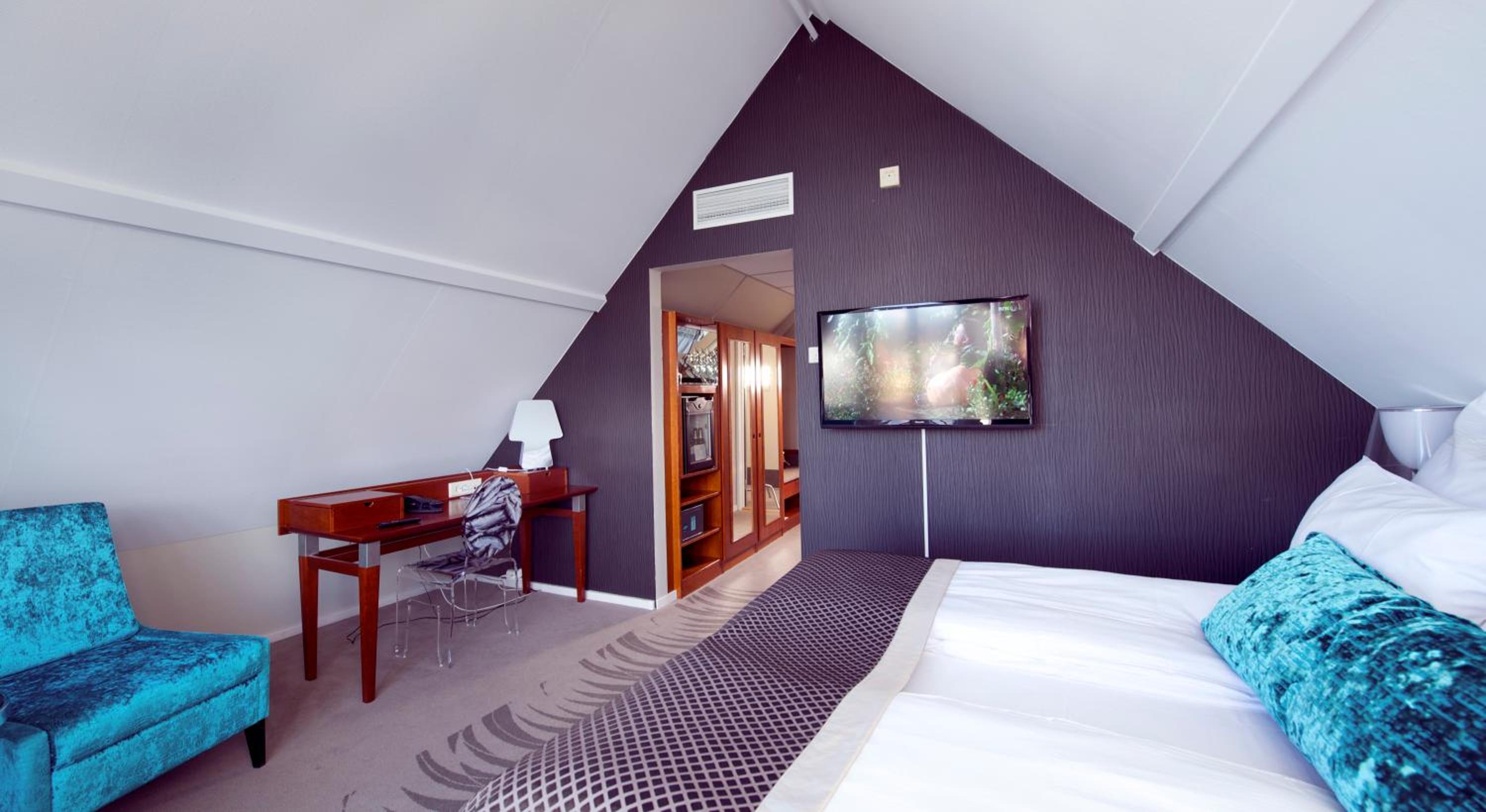 Deluxe Room - Photo 3