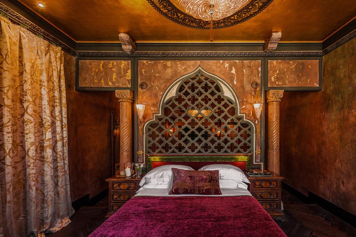 Exclusive Suite with Lateral Canal View