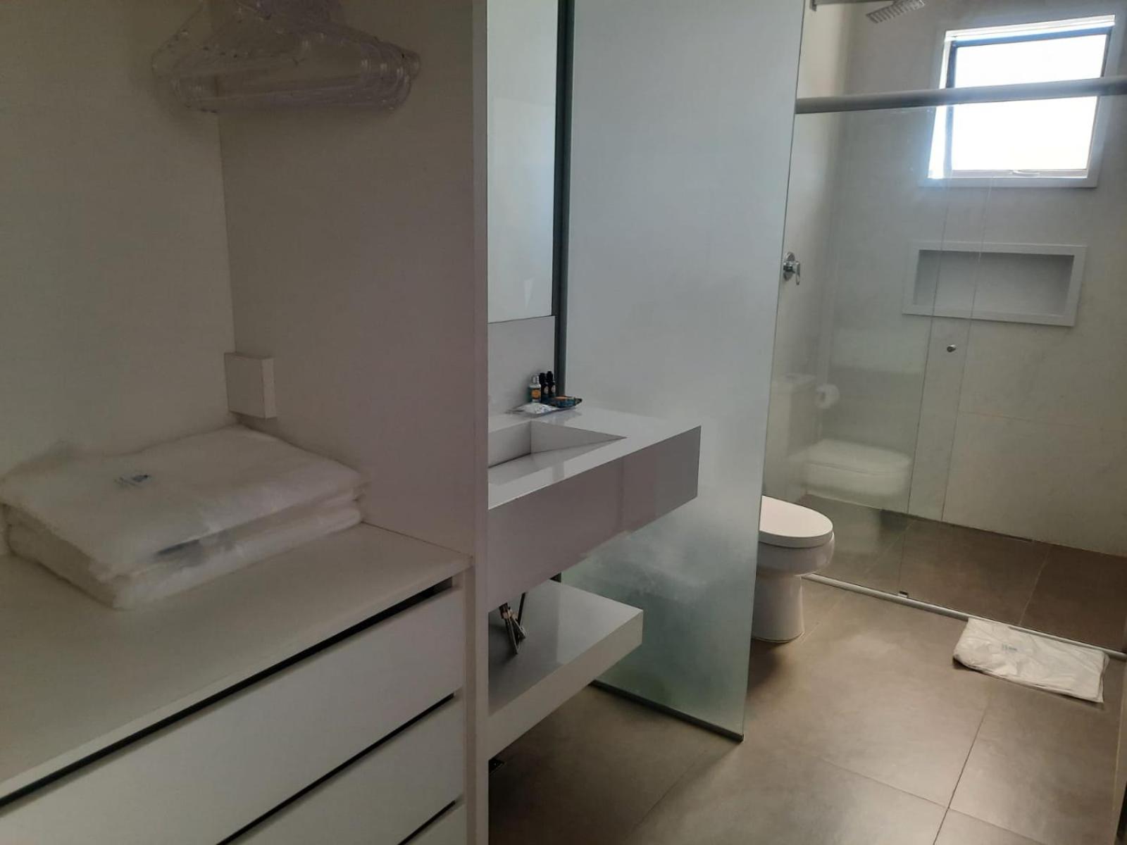 Deluxe Double or Twin Room with Pool Access photo 2