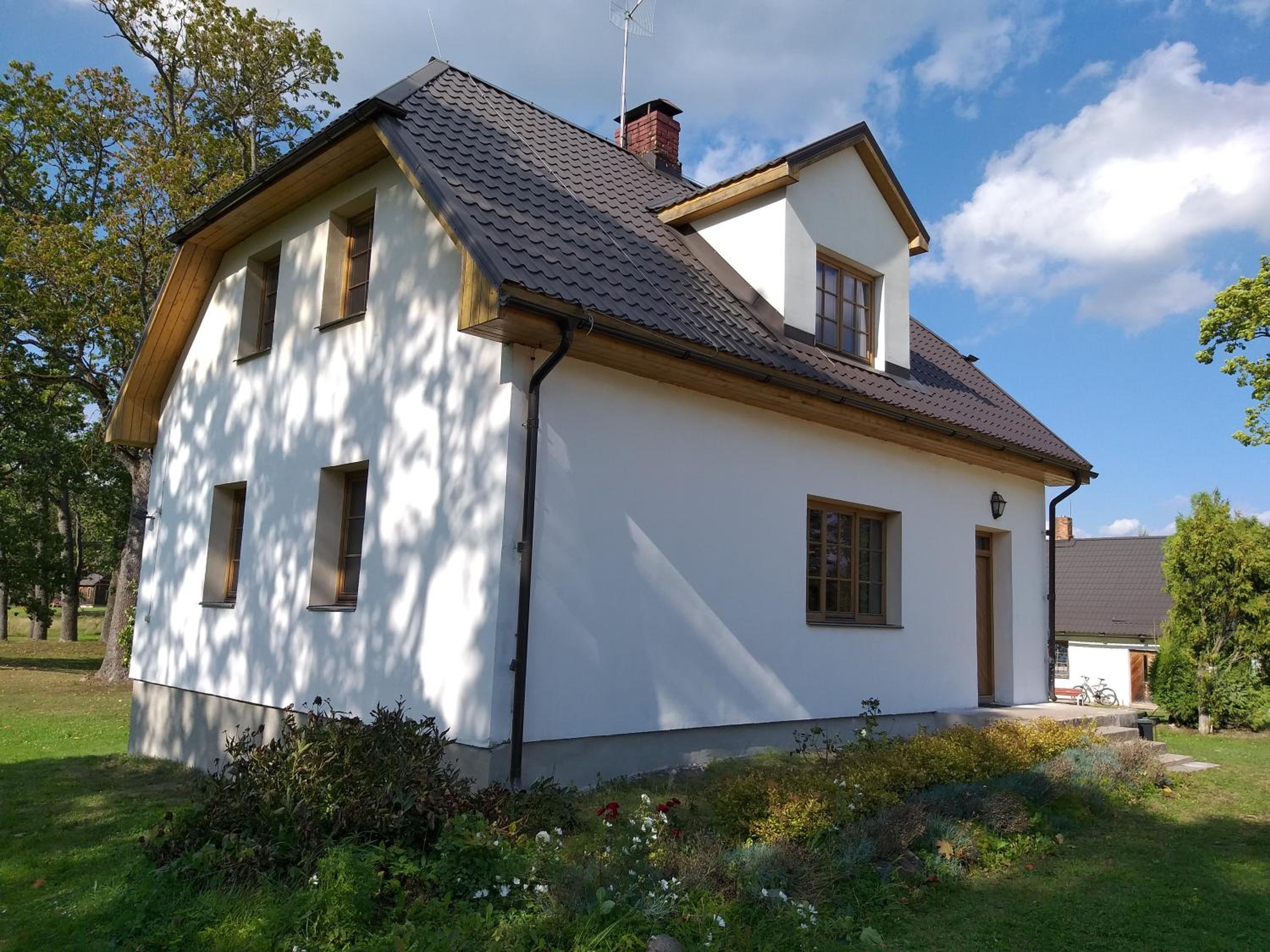 Three-Bedroom House photo 2